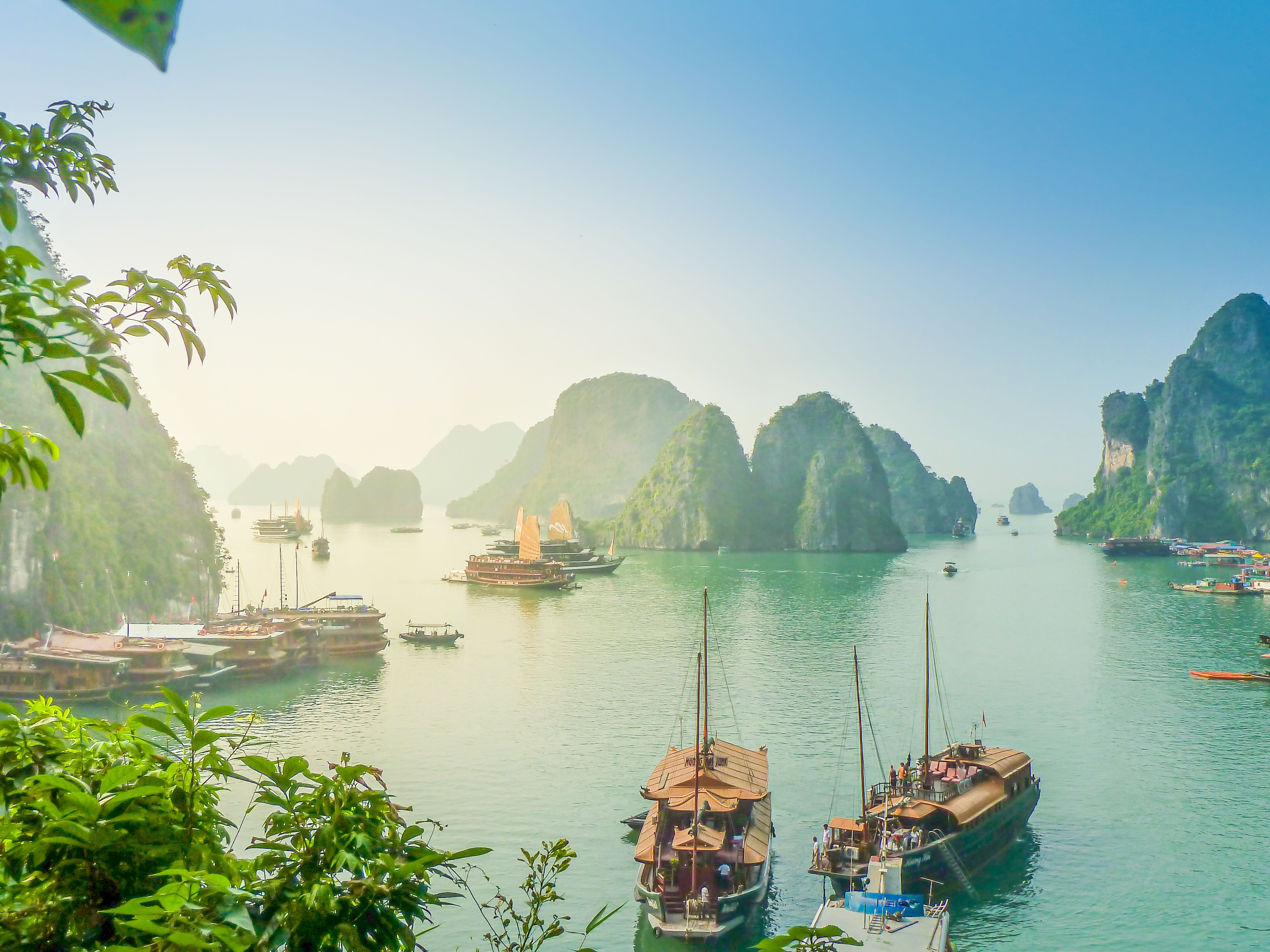 halong bay cruise in Vietnam