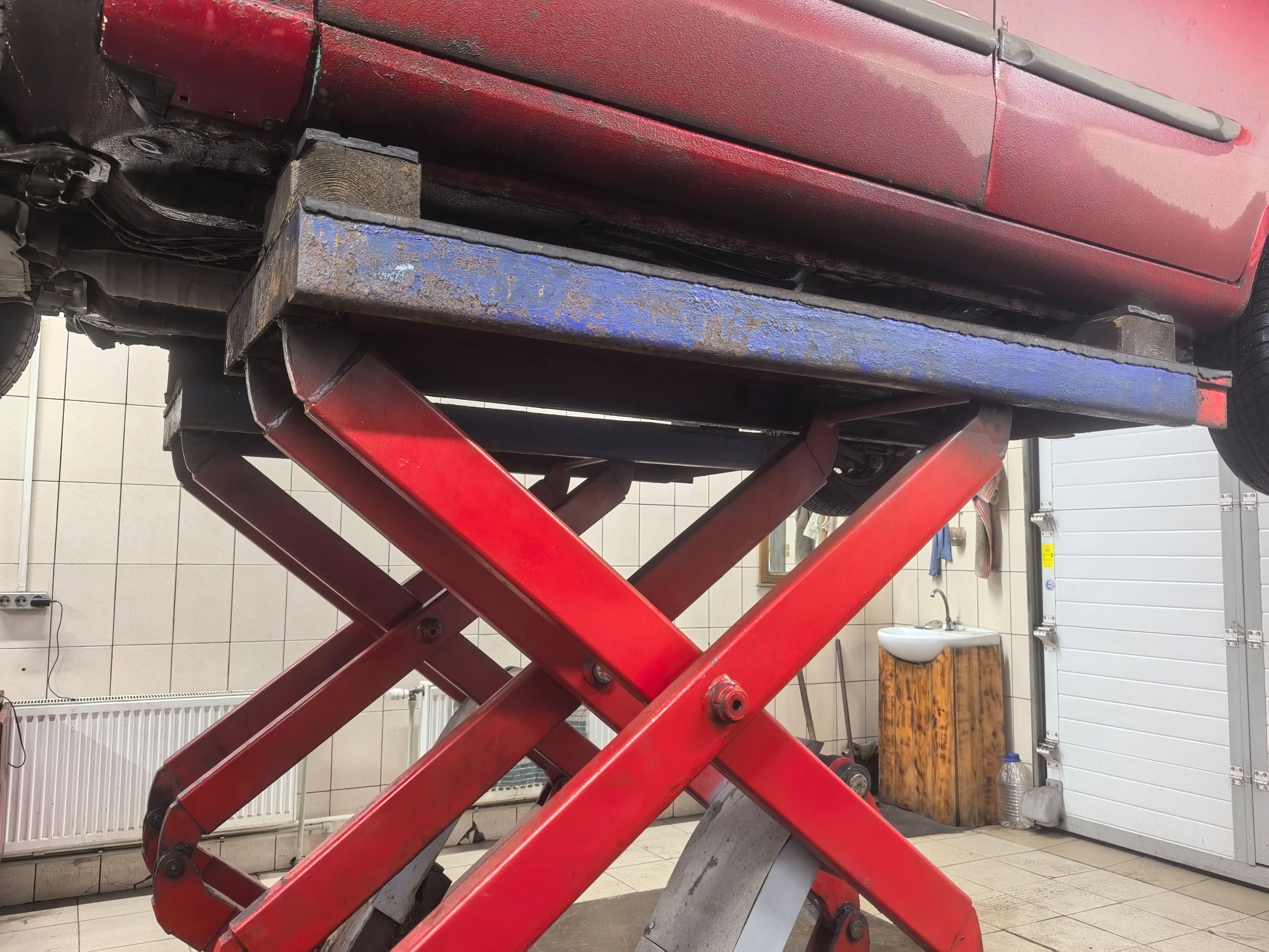 vehicle lift maintenance