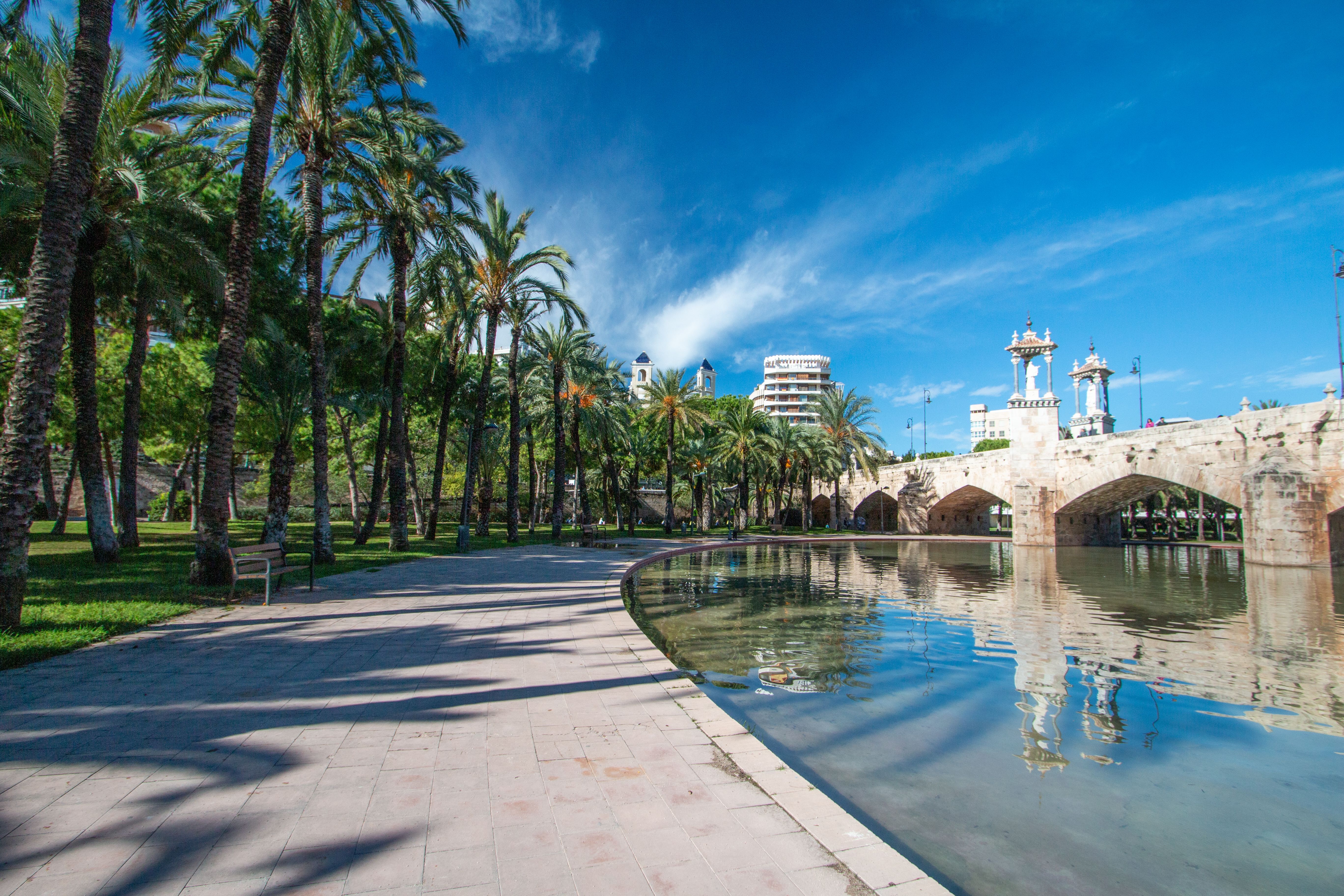 Puente de la Mar en el Jardín del Turia - Tramo VIII en Valencia, España