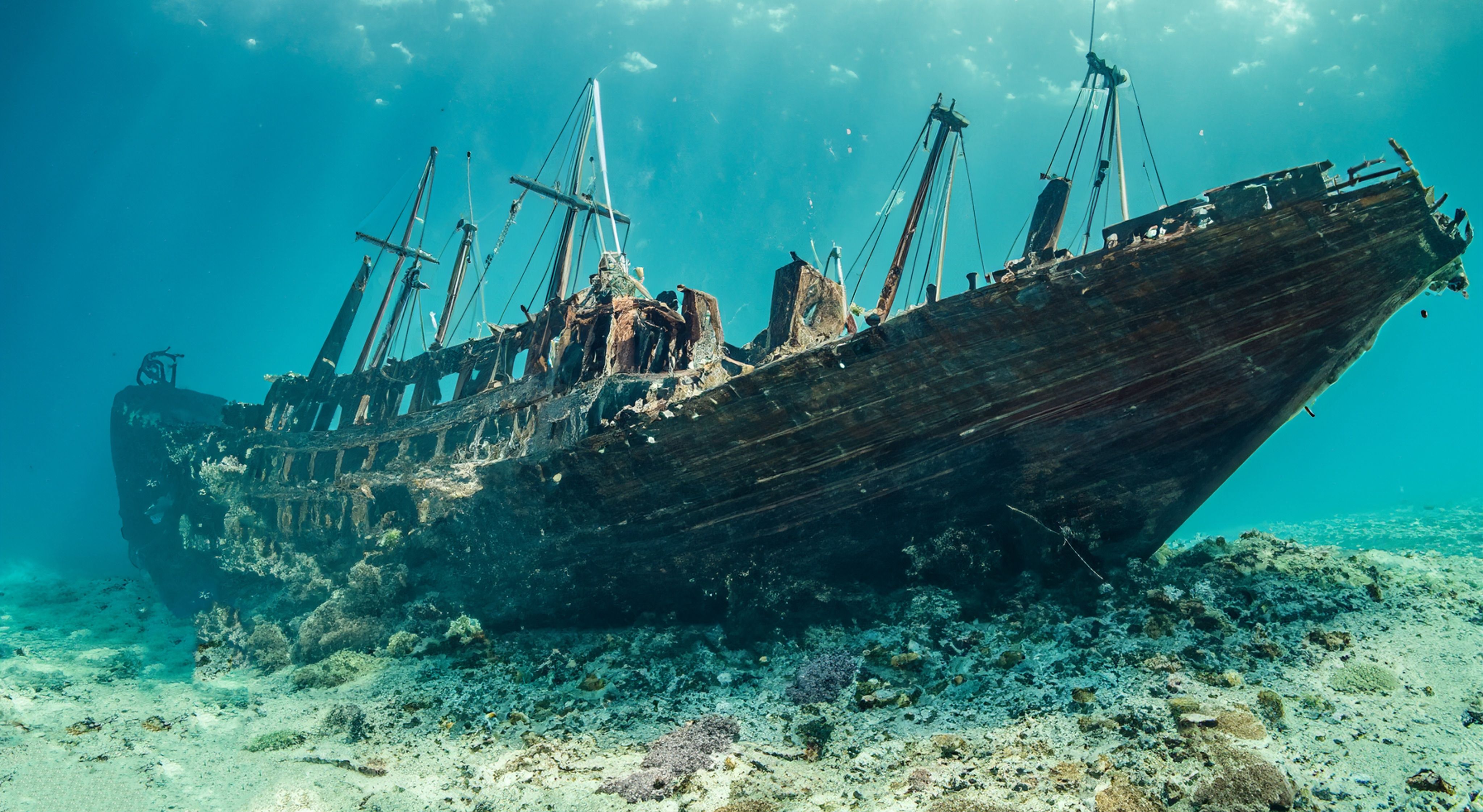 shipwreck underwater