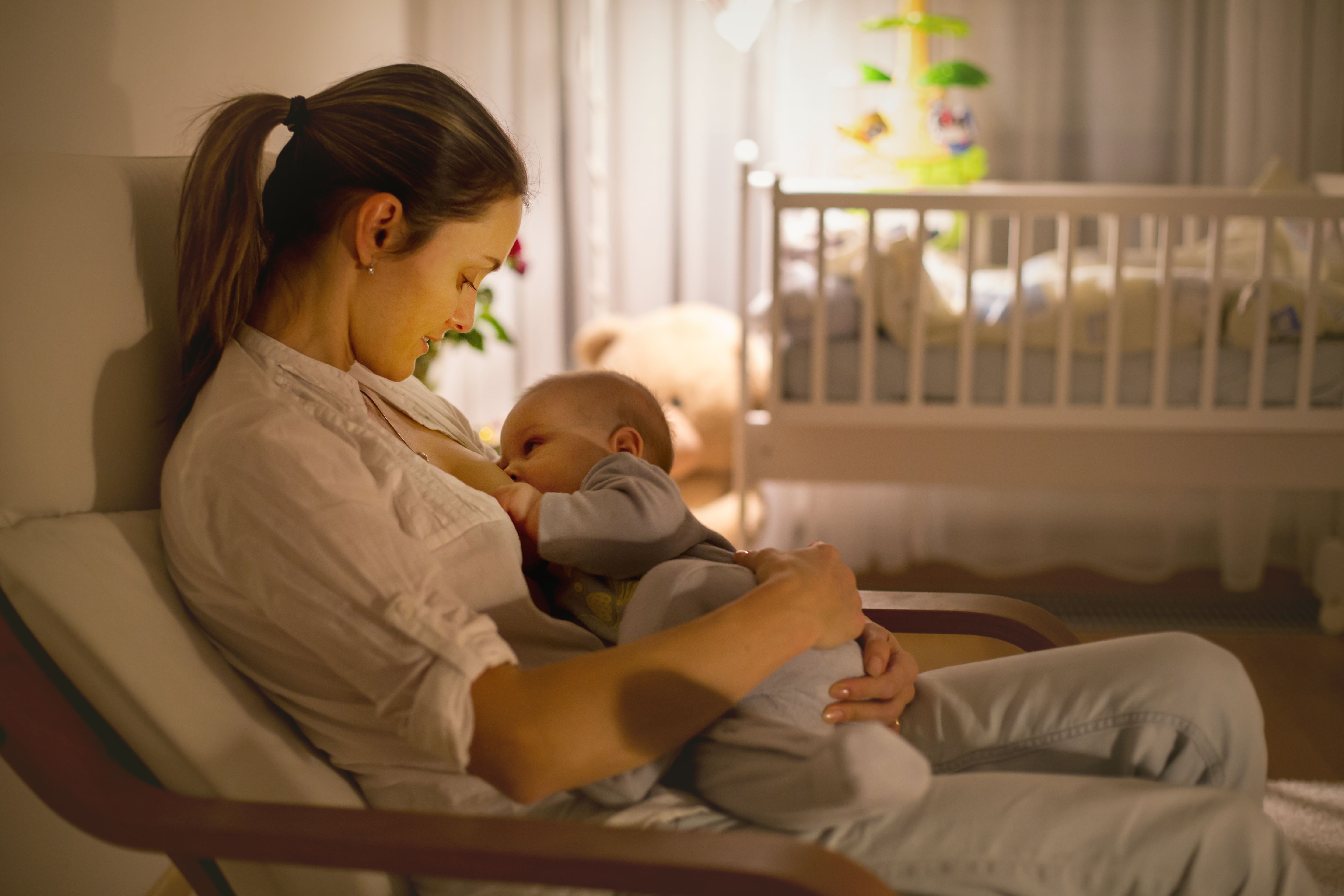 mother breastfeeding chair