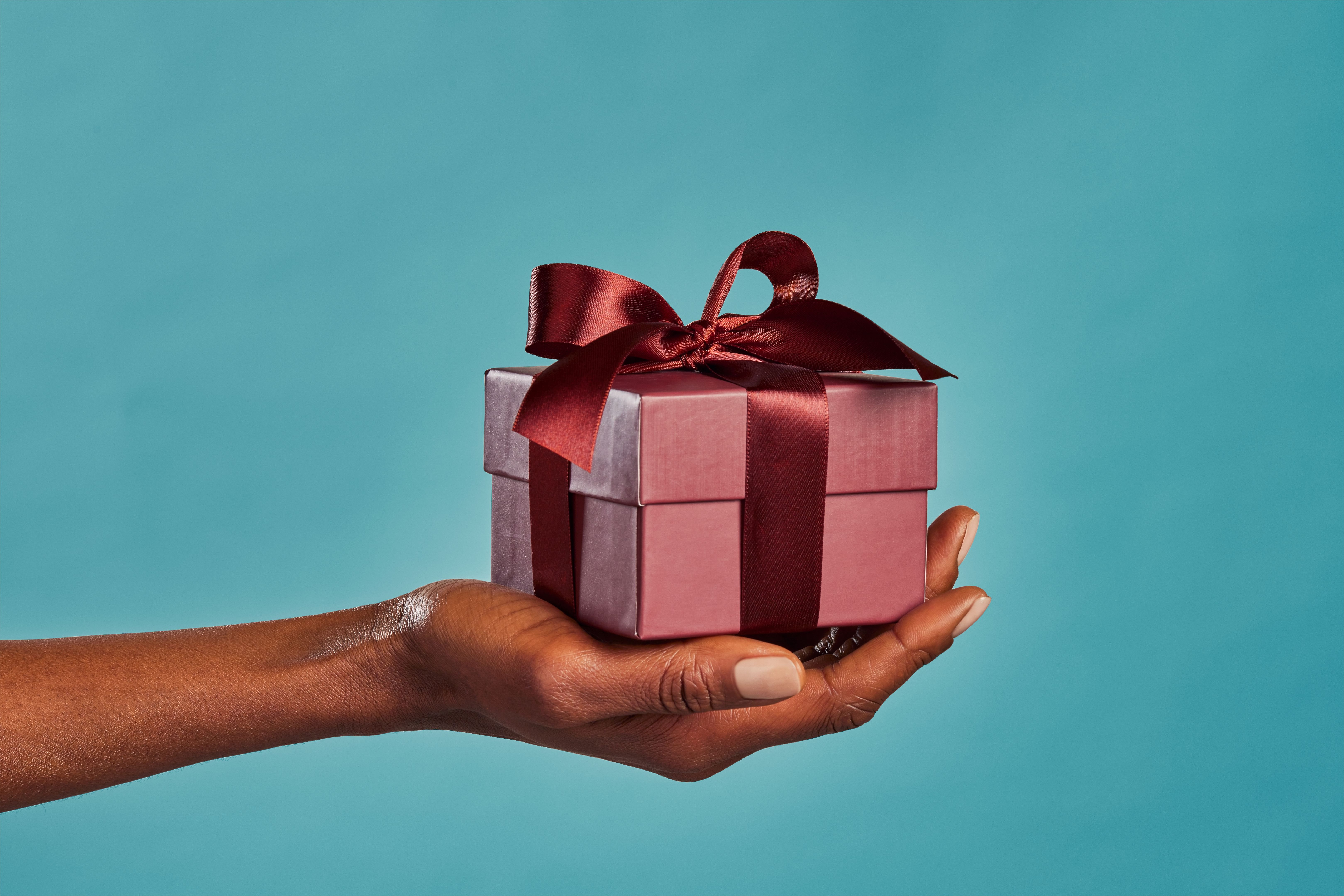 hands holding gifts