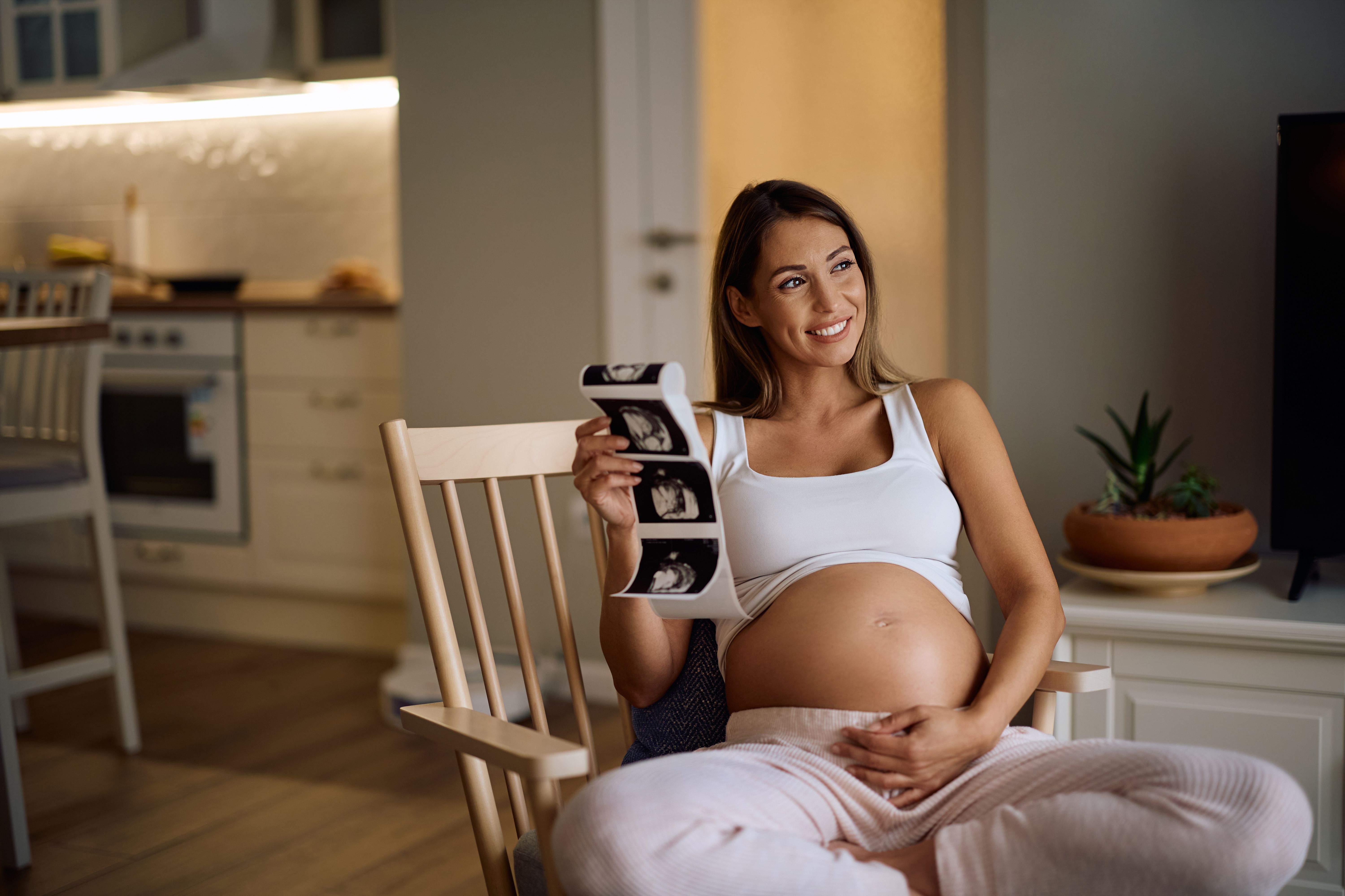 pregnant woman ultrasound