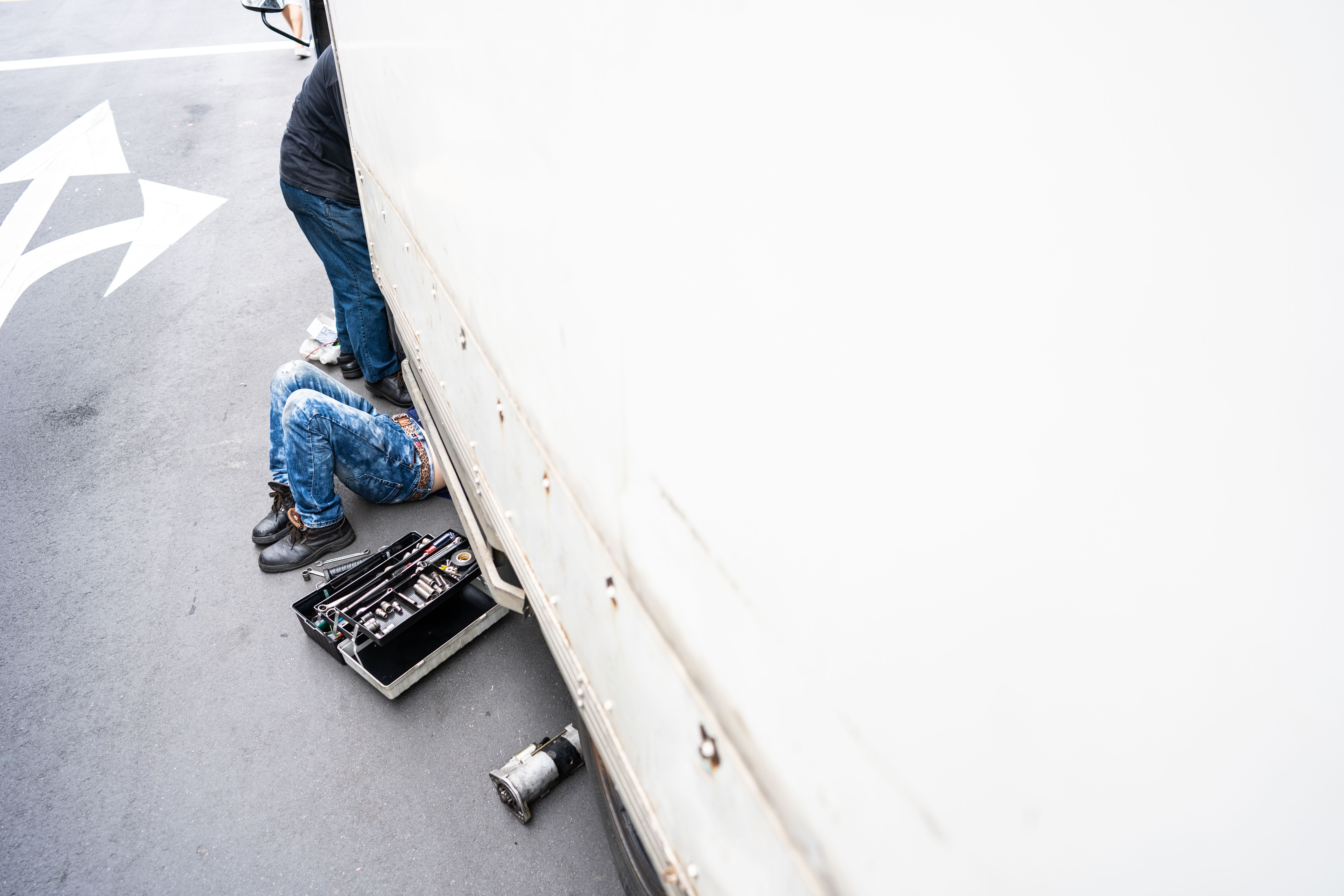 tail lift maintenance
