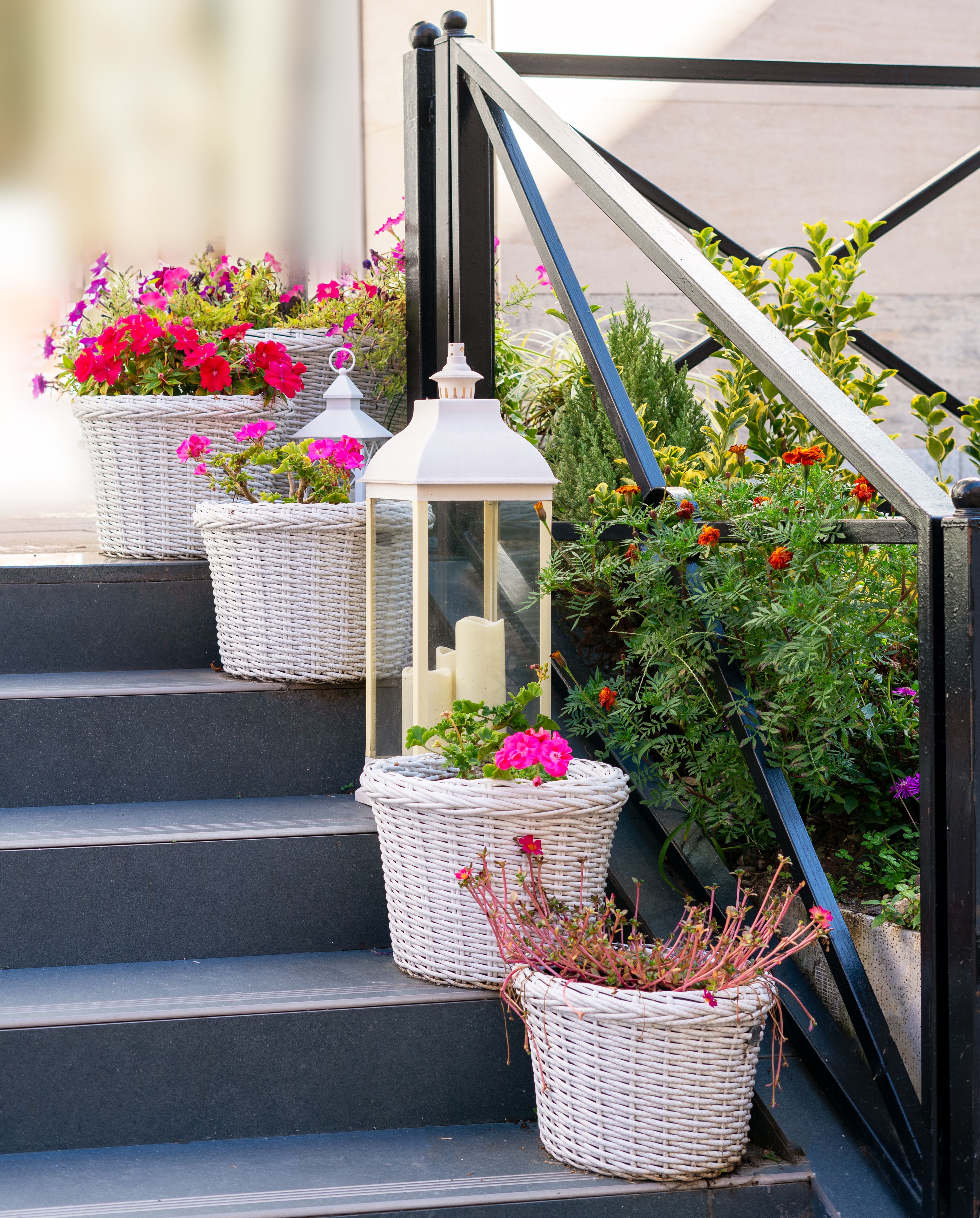 spring outdoor decor