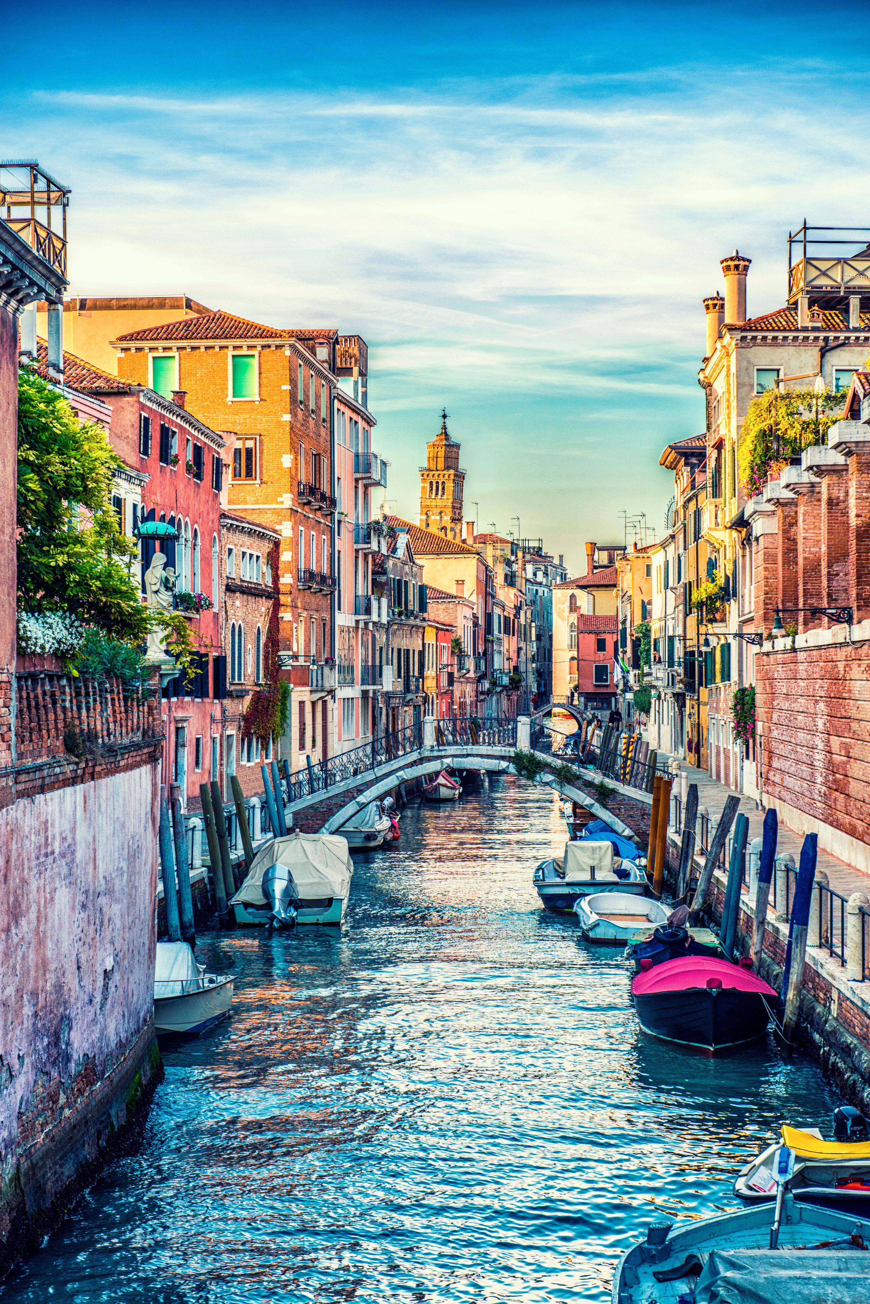 venice canal architecture