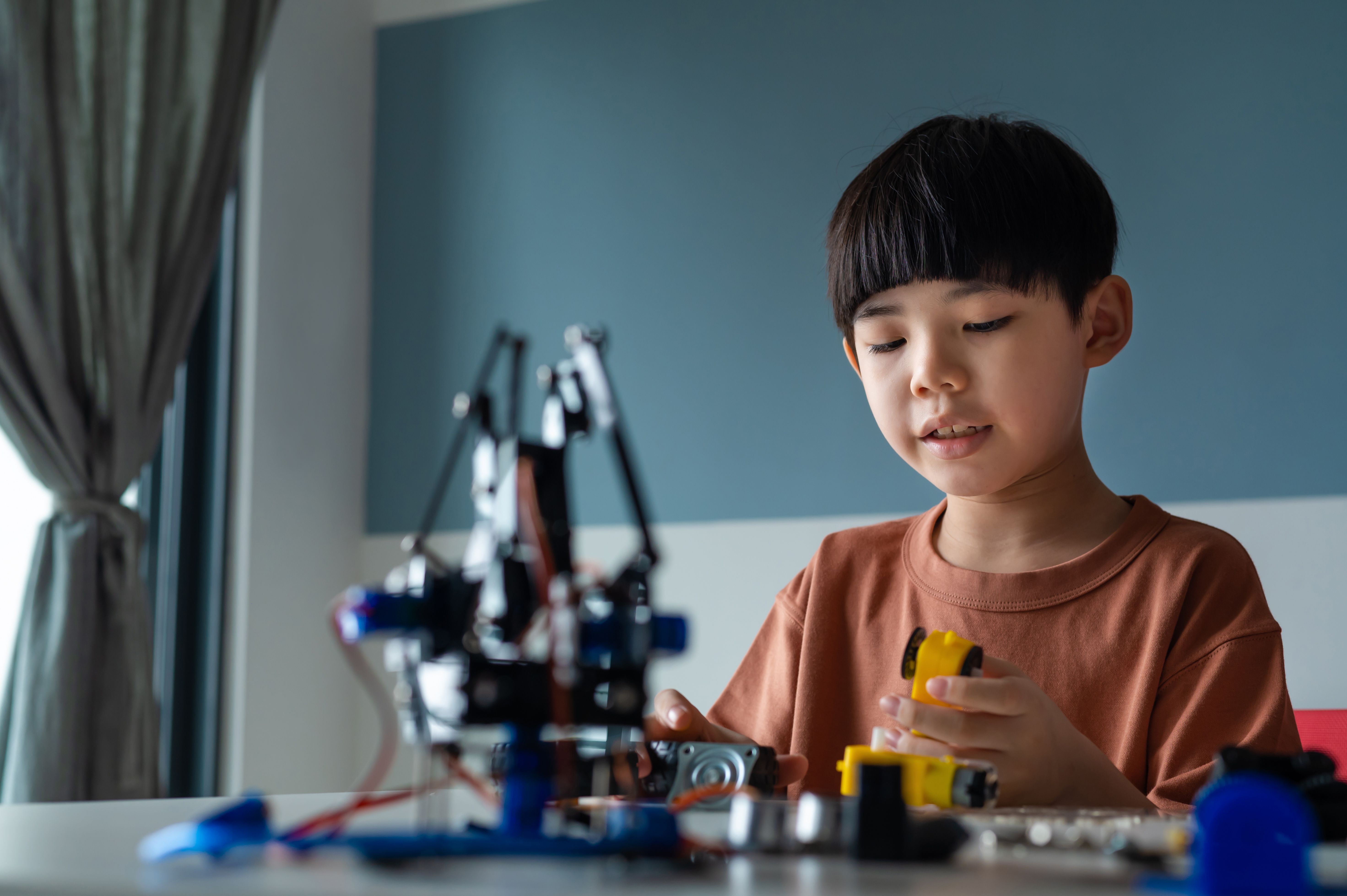 child learning science