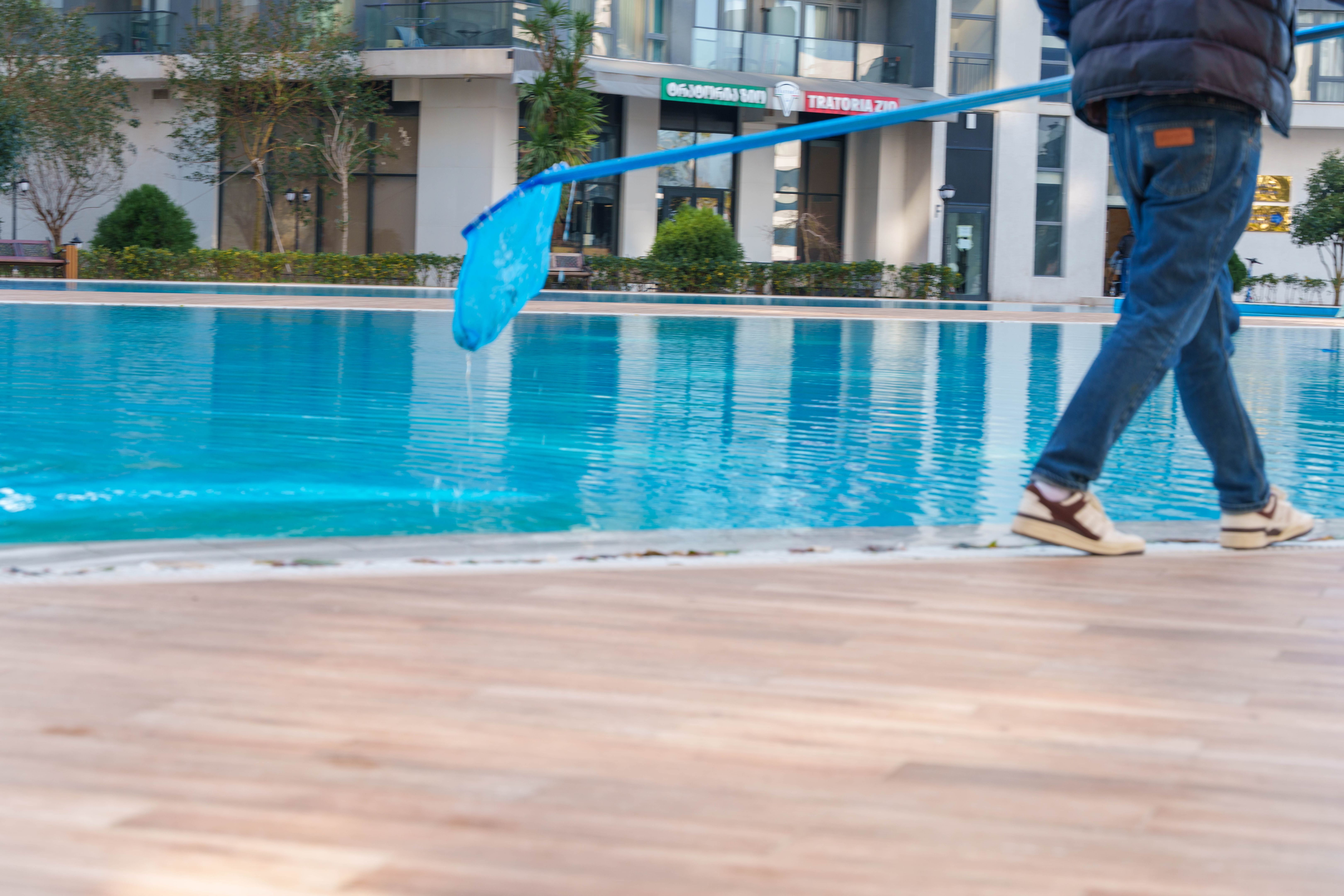 pool brush cleaning