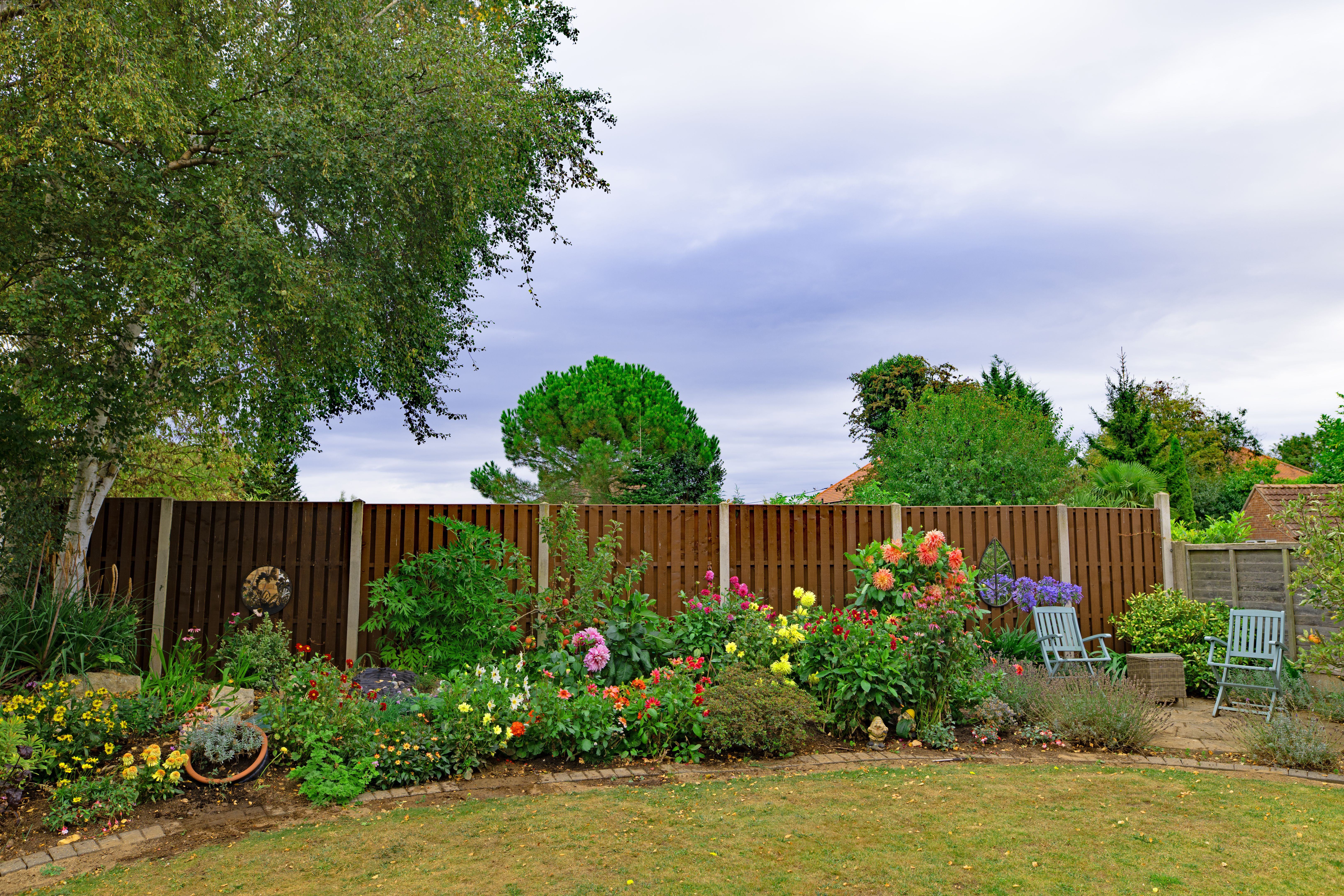 vinyl fence garden