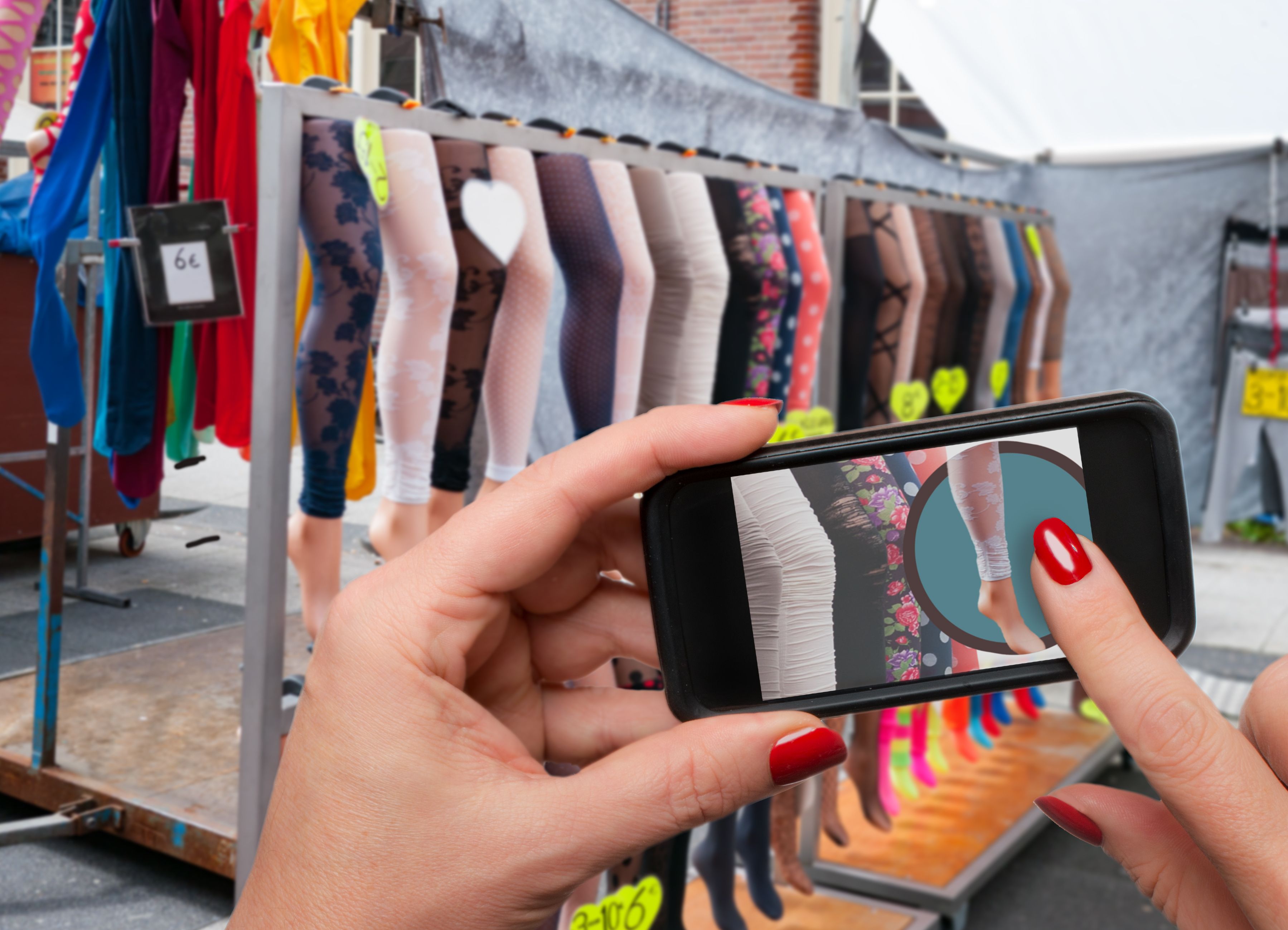 Window shopping or online showrooming tights