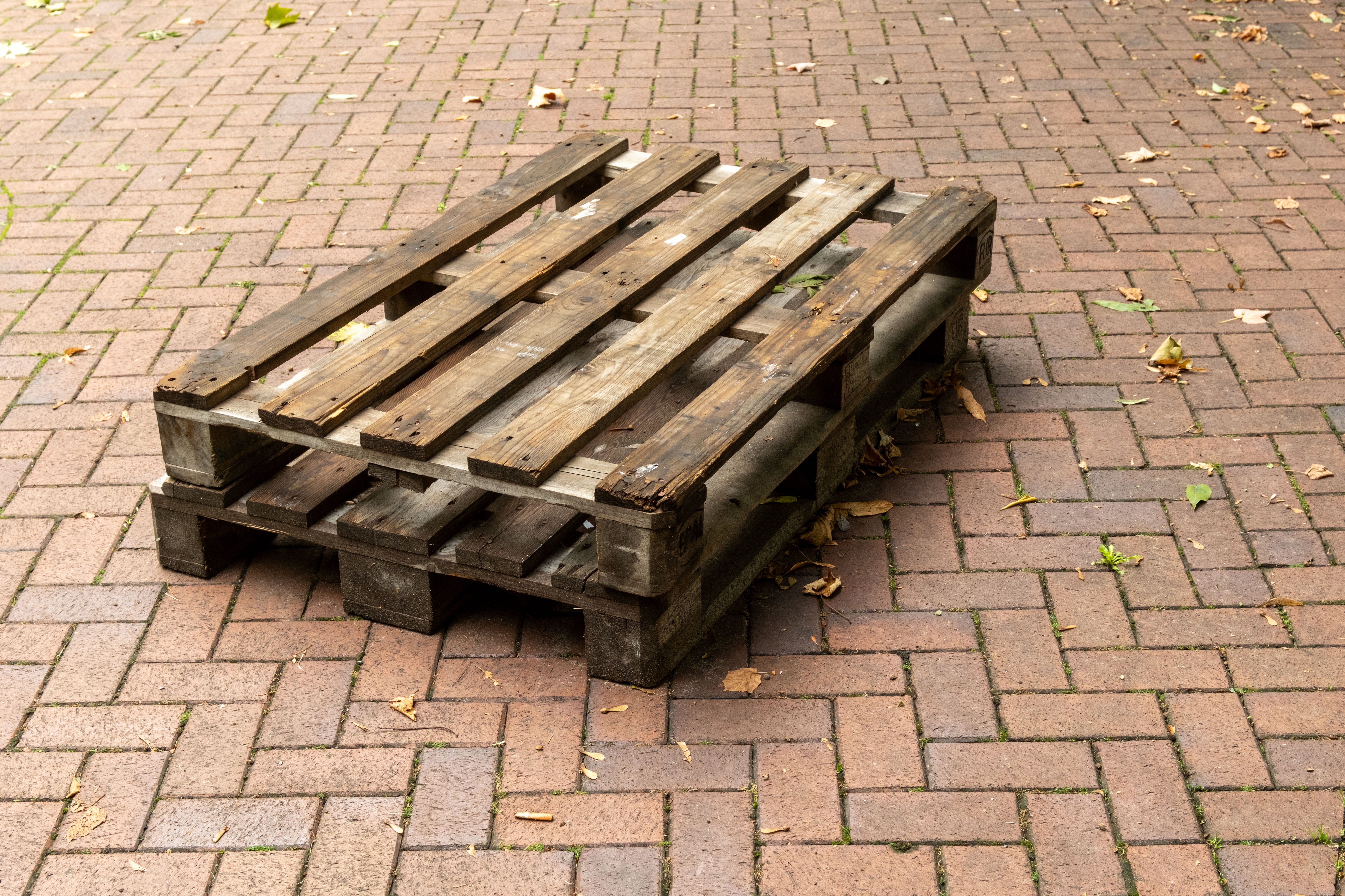 used pallets warehouse