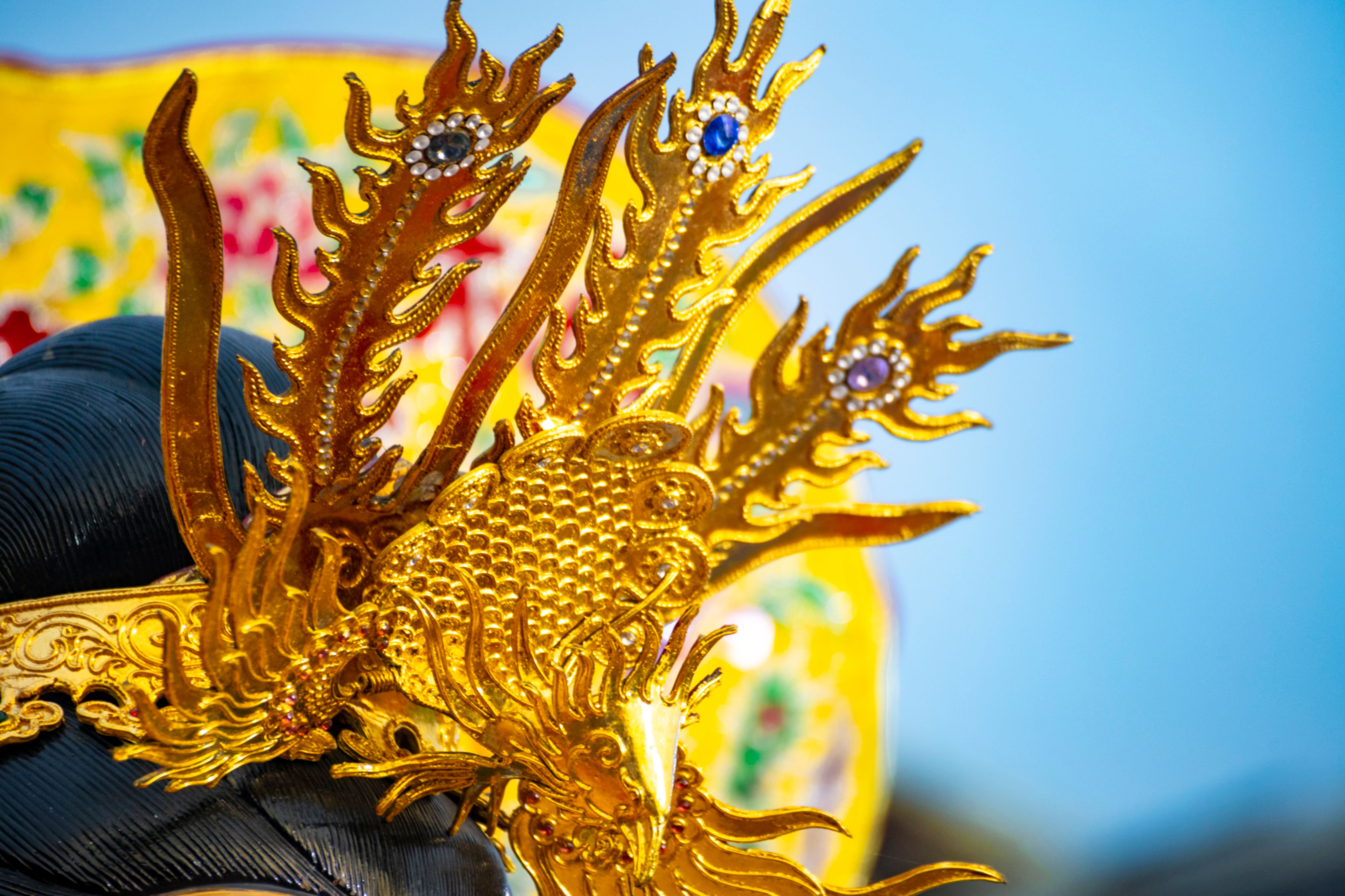 Radiant head ornament, sacred symbol