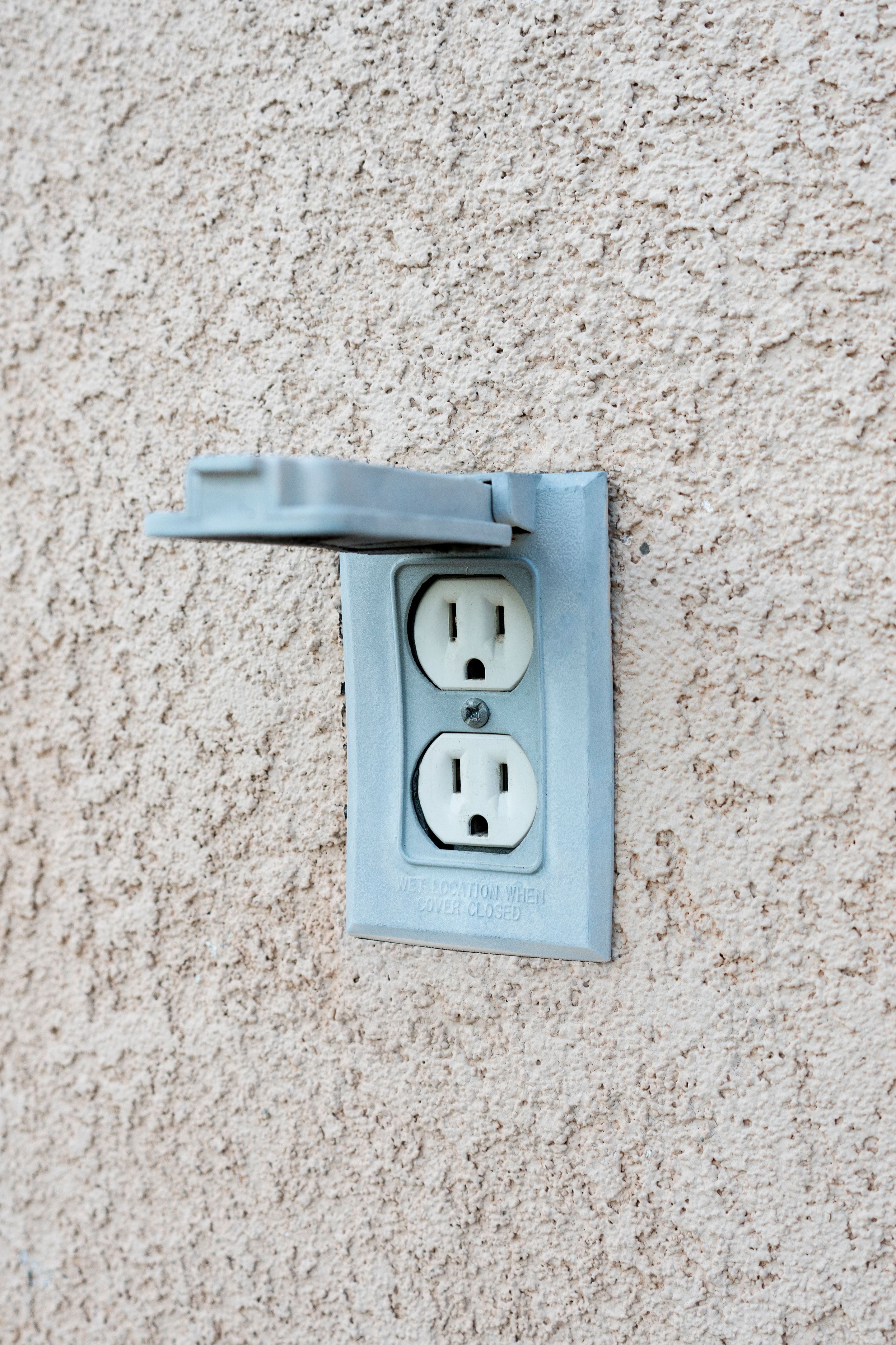 outdoor electrical outlet