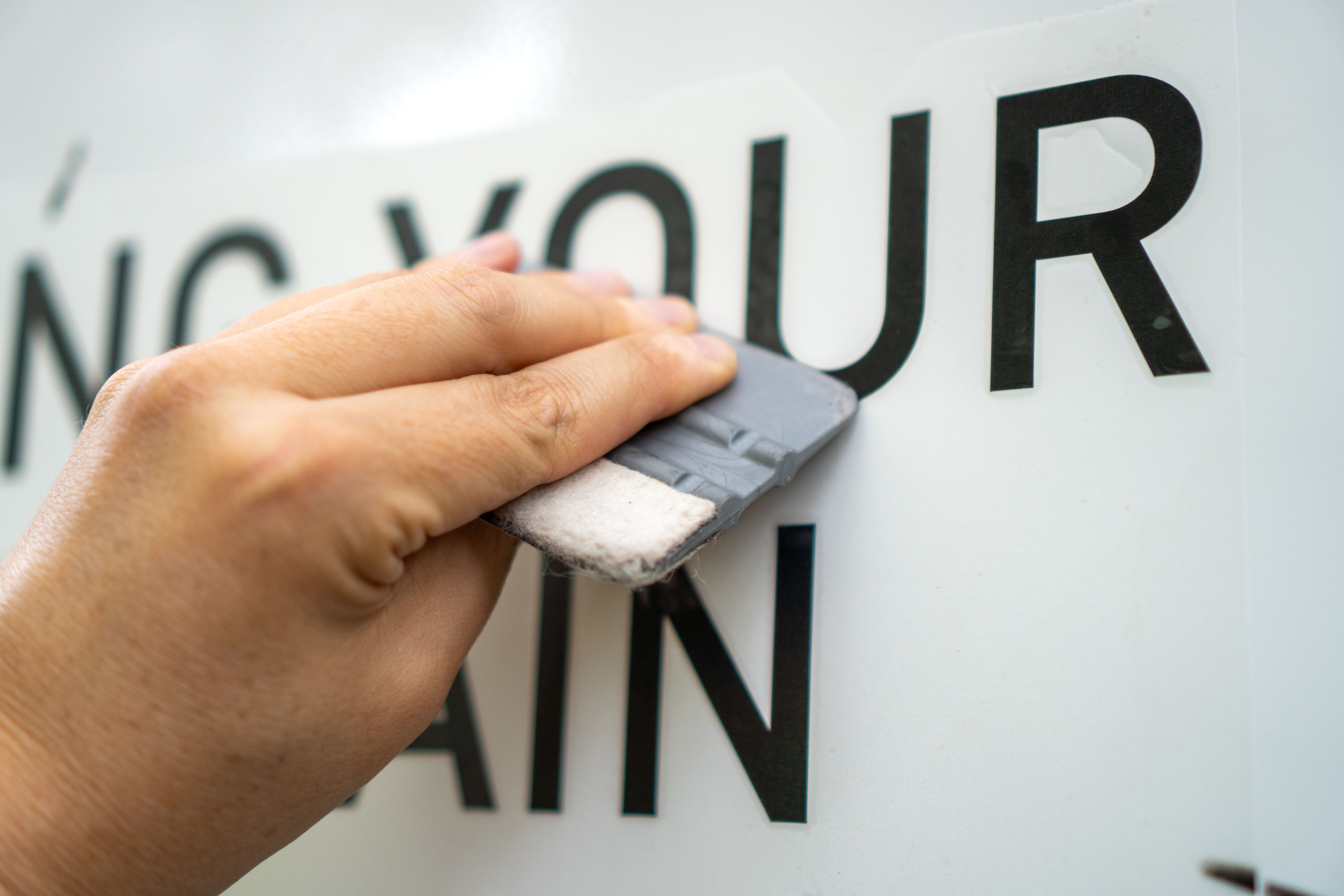 applying label