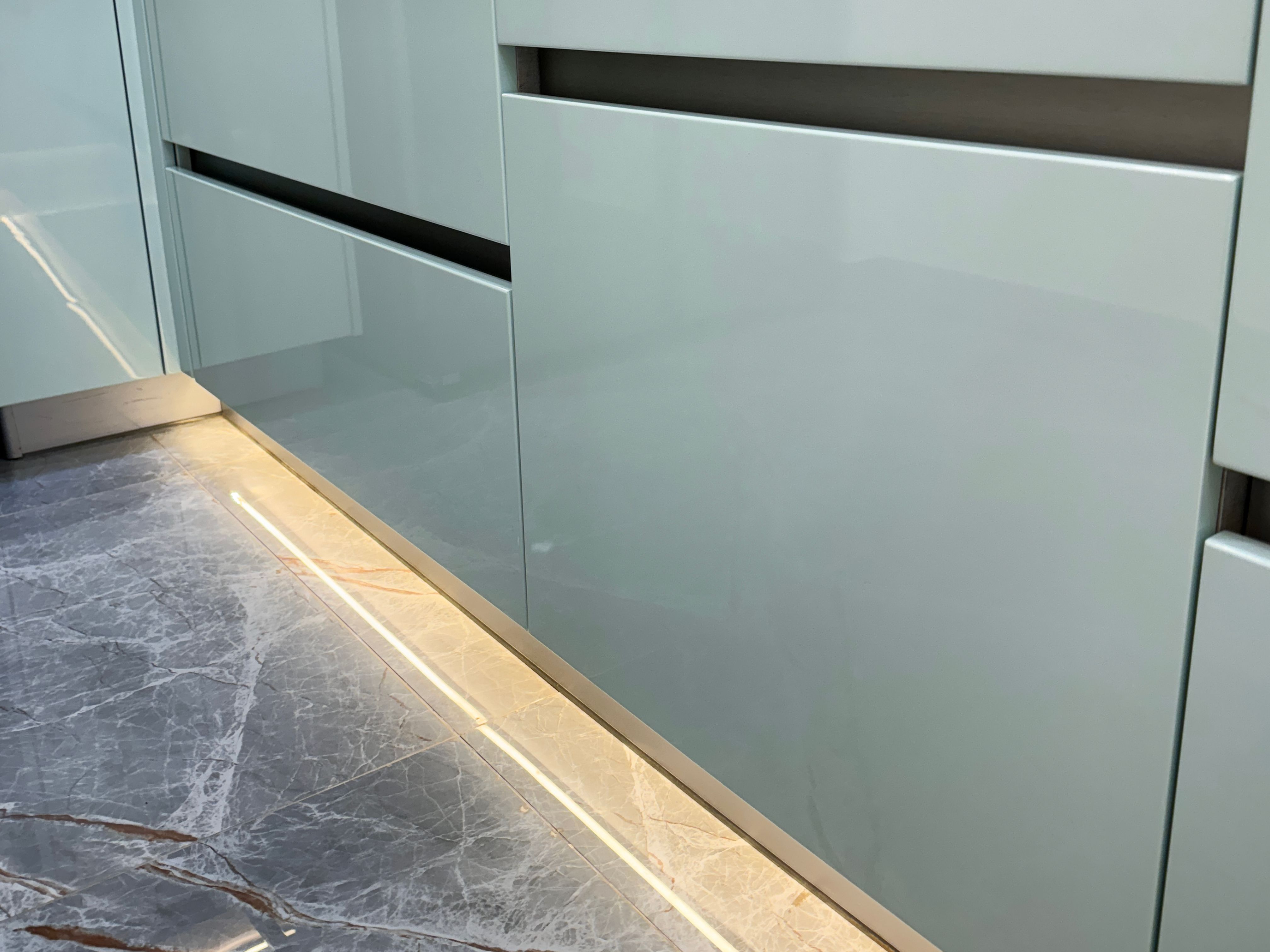 led cabinet lights