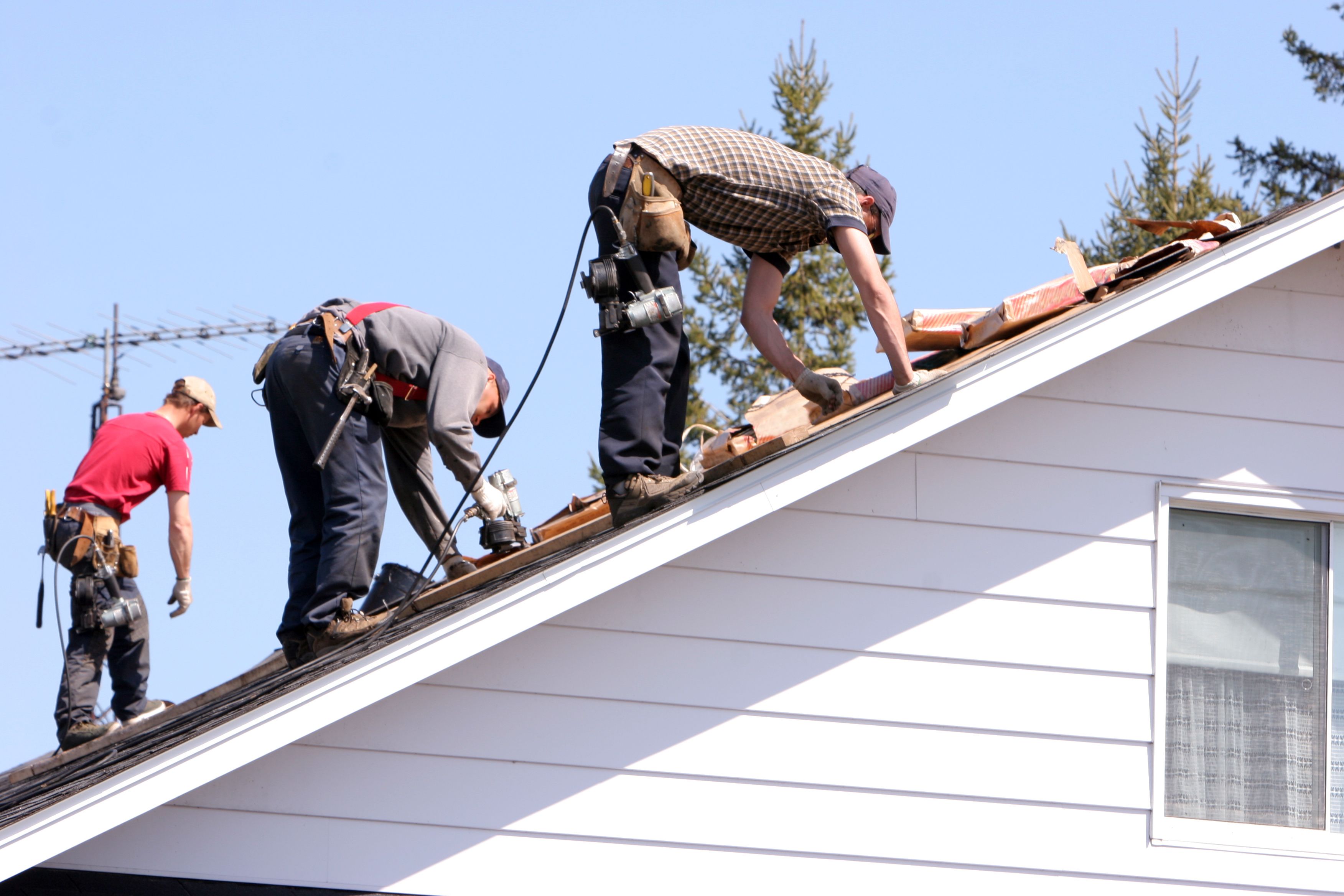roofing teamwork