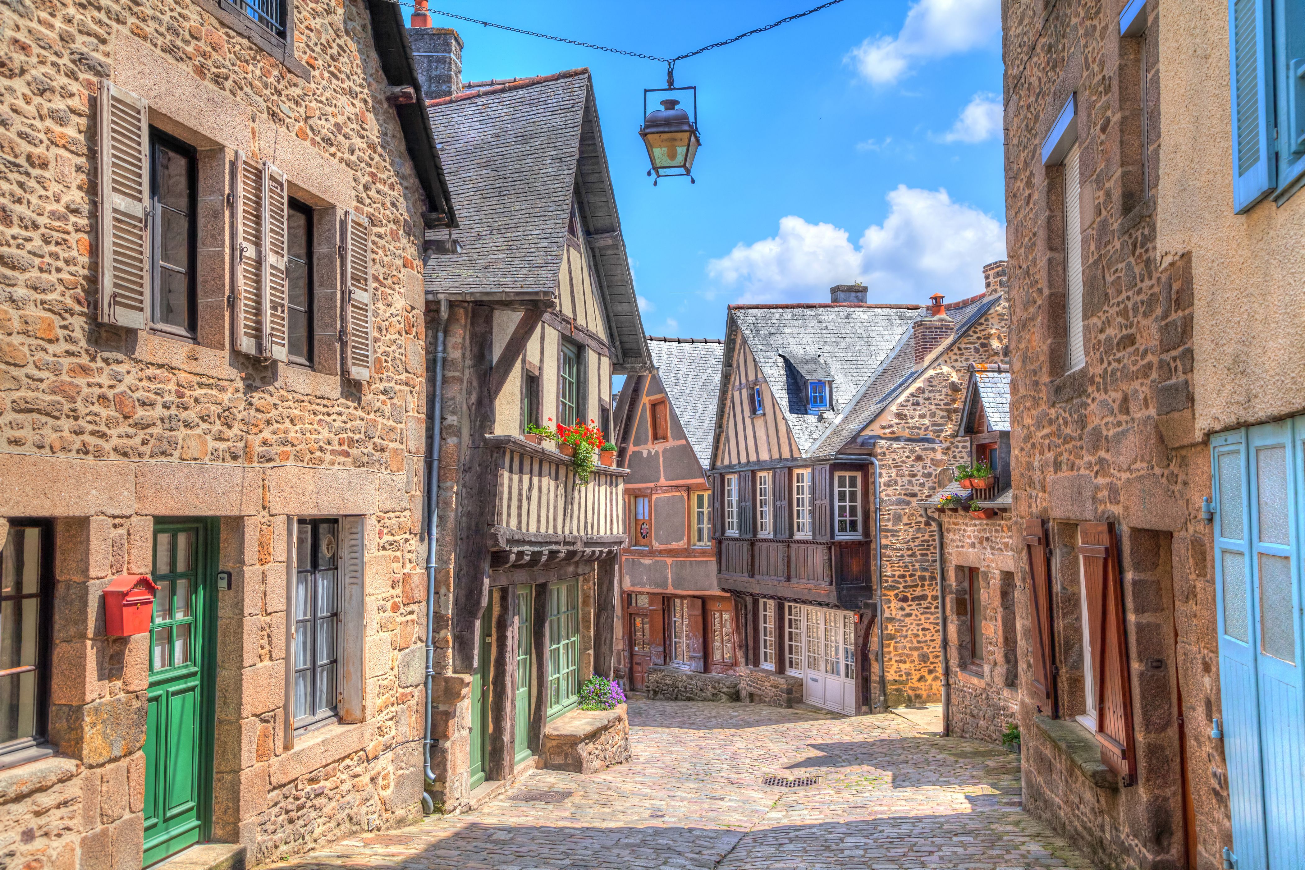 dinan medieval streets