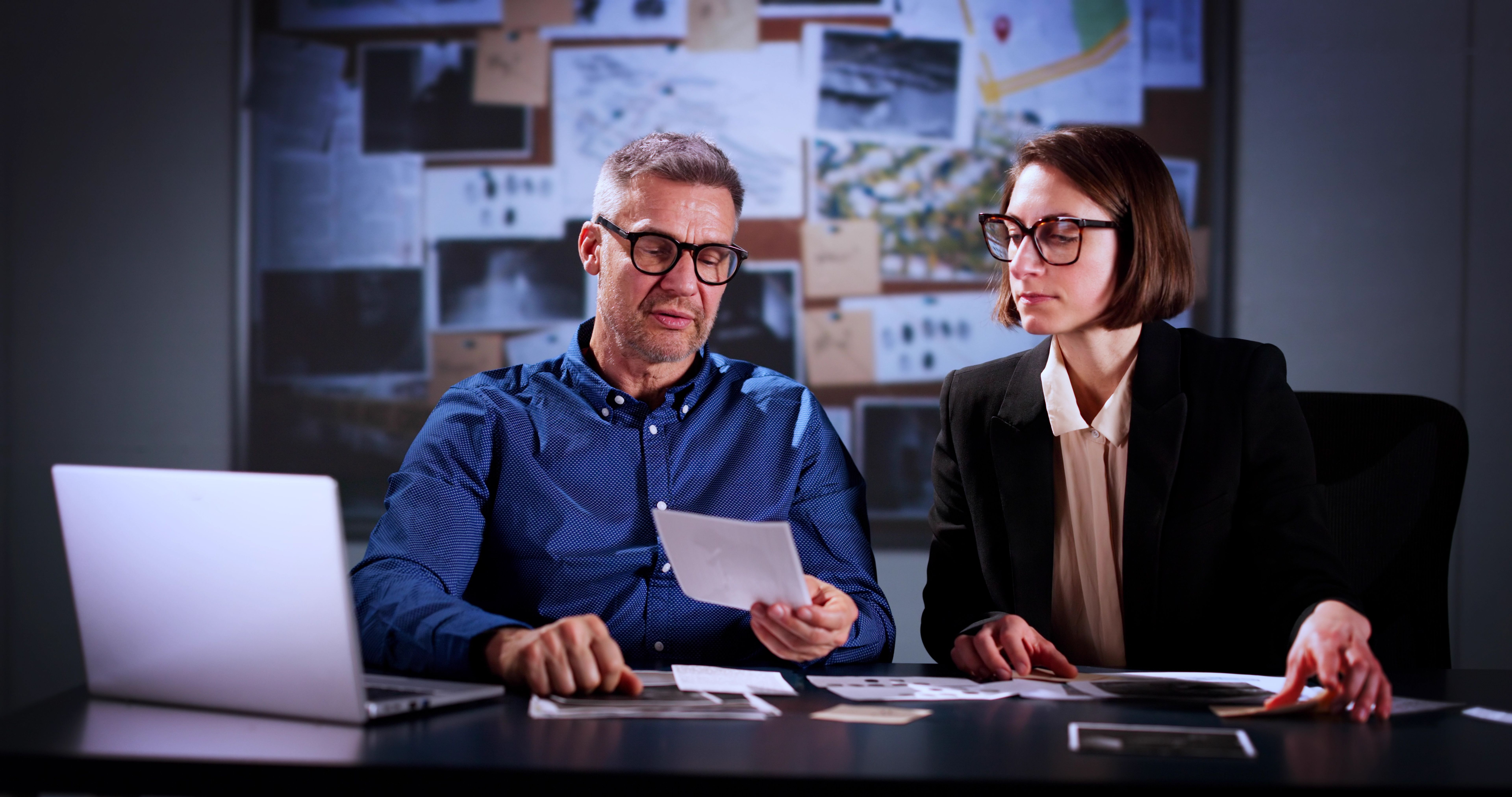 journalist detective team