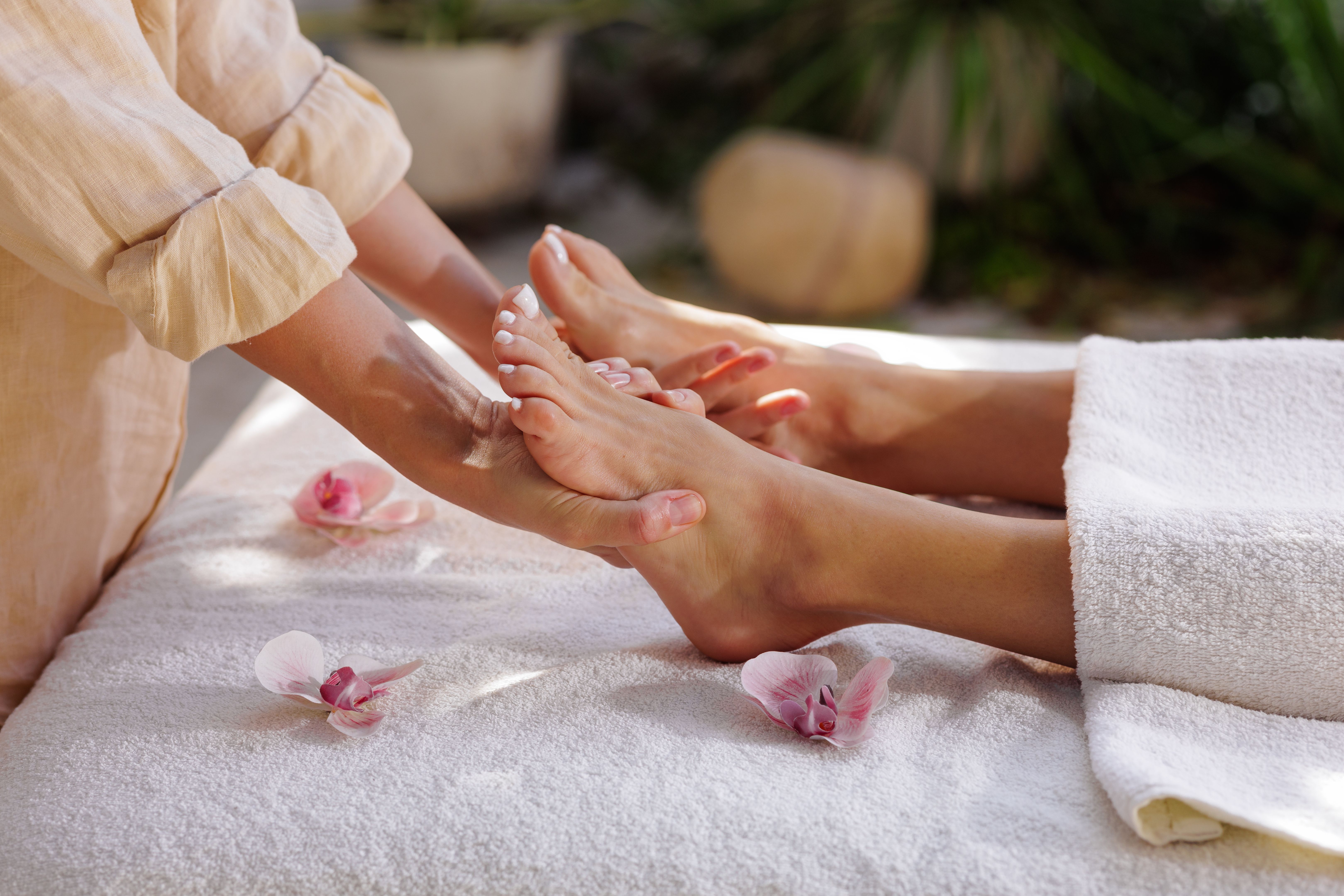 foot massage relaxation
