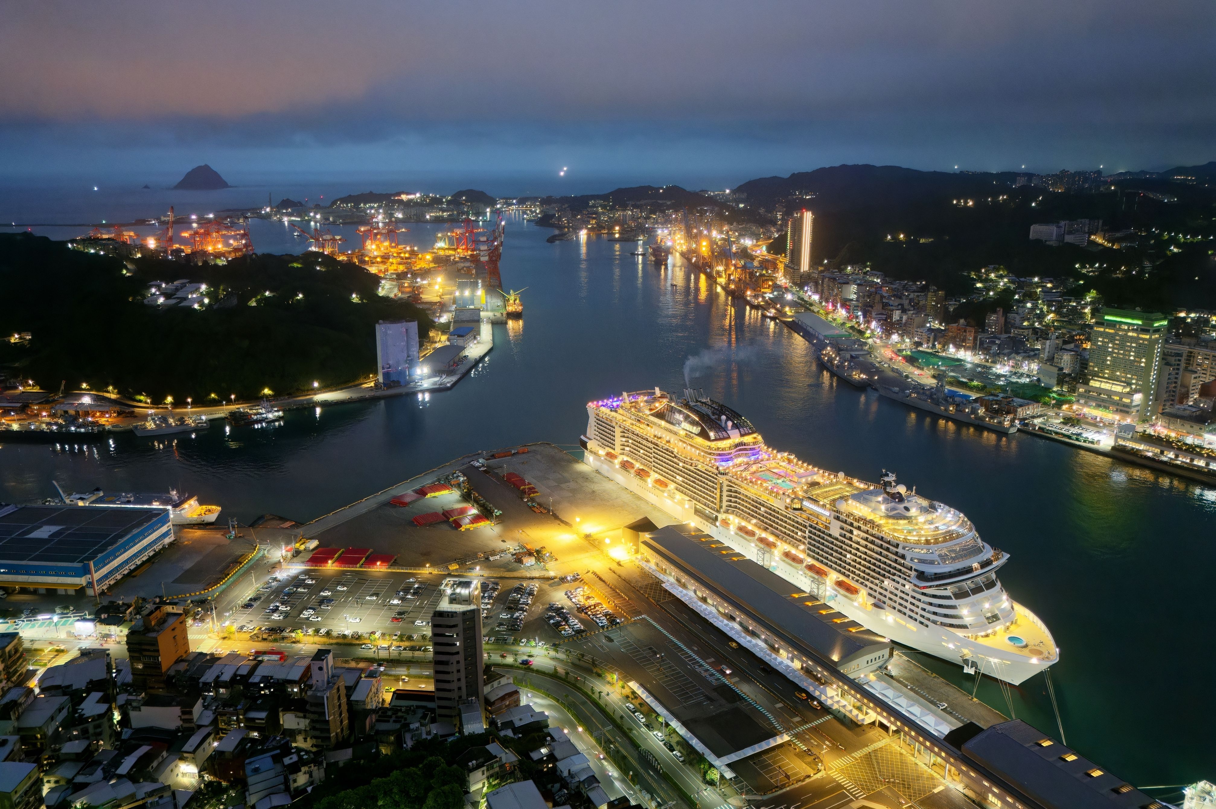 luxury yacht construction