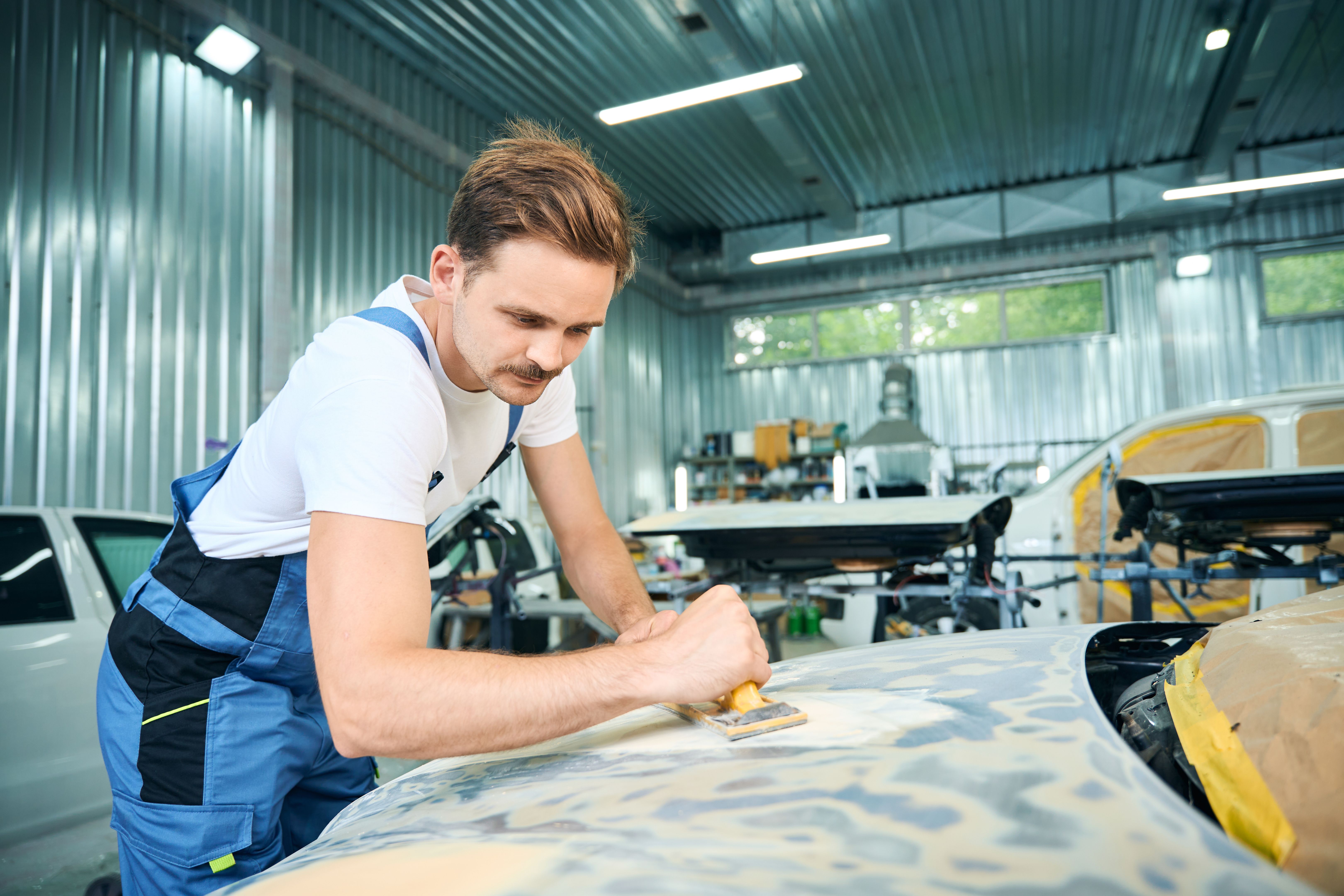 custom car builder workshop