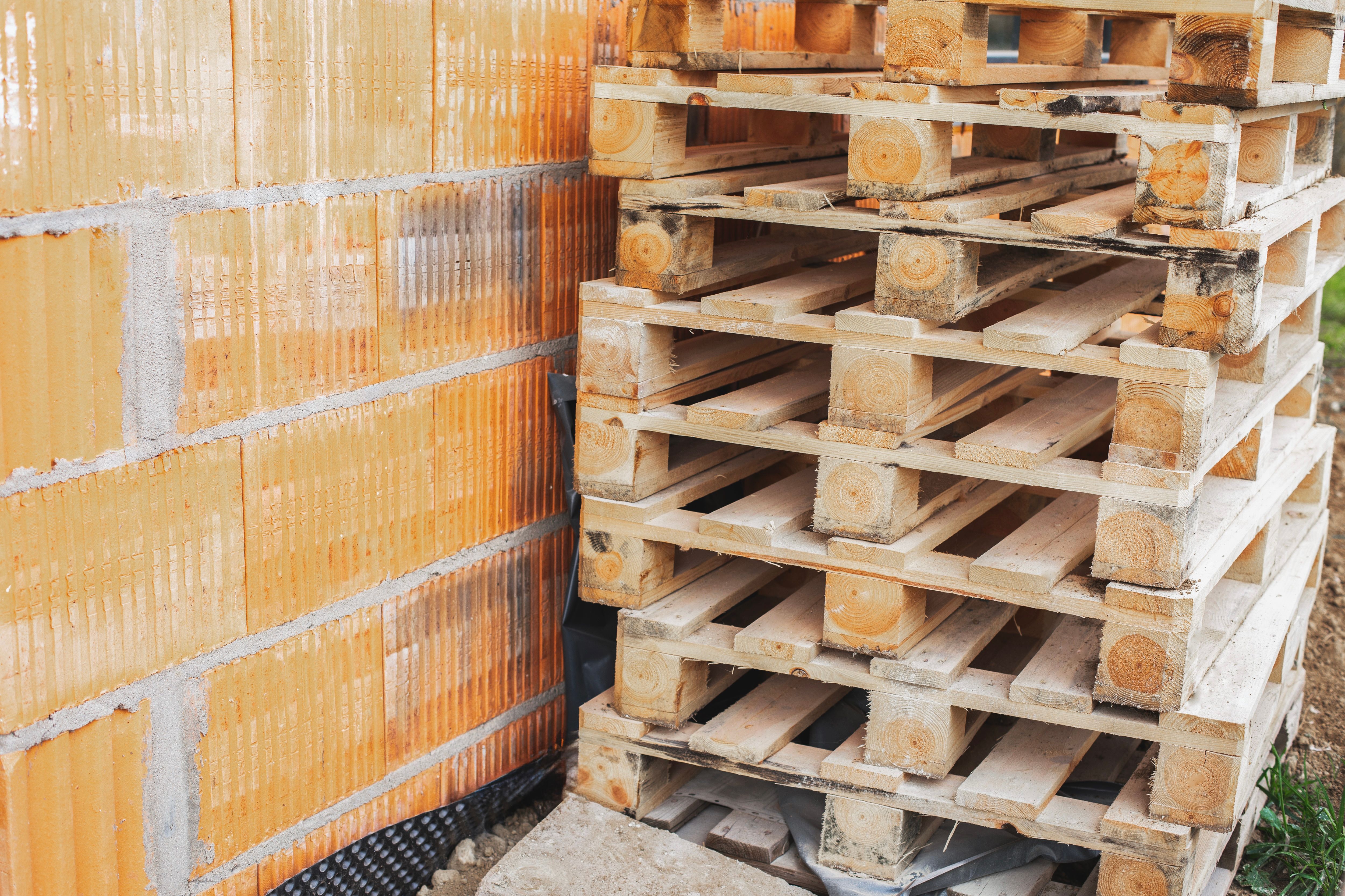 repairing wooden pallets