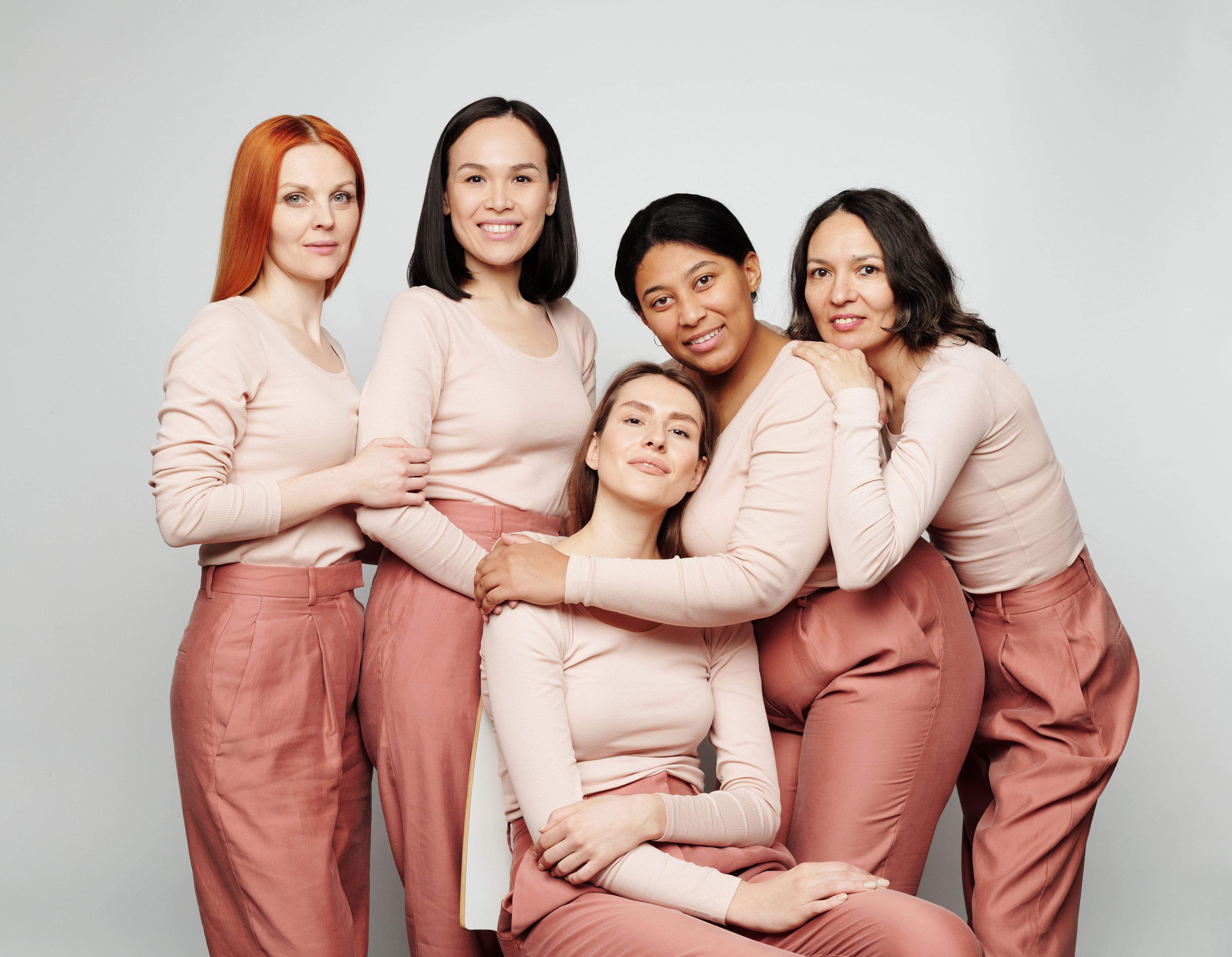 mulheres de tamanhos diferentes