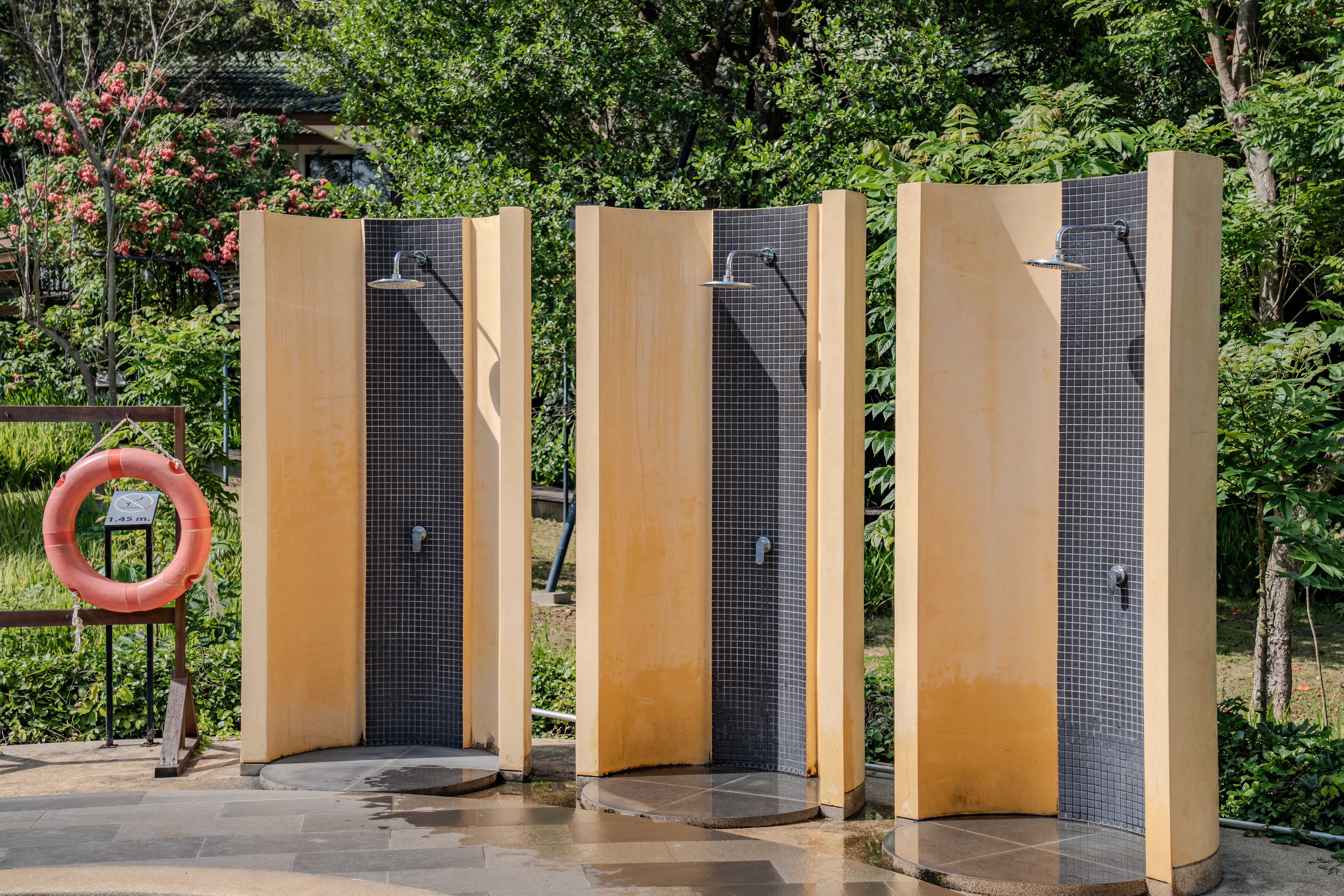 outdoor metal fixtures