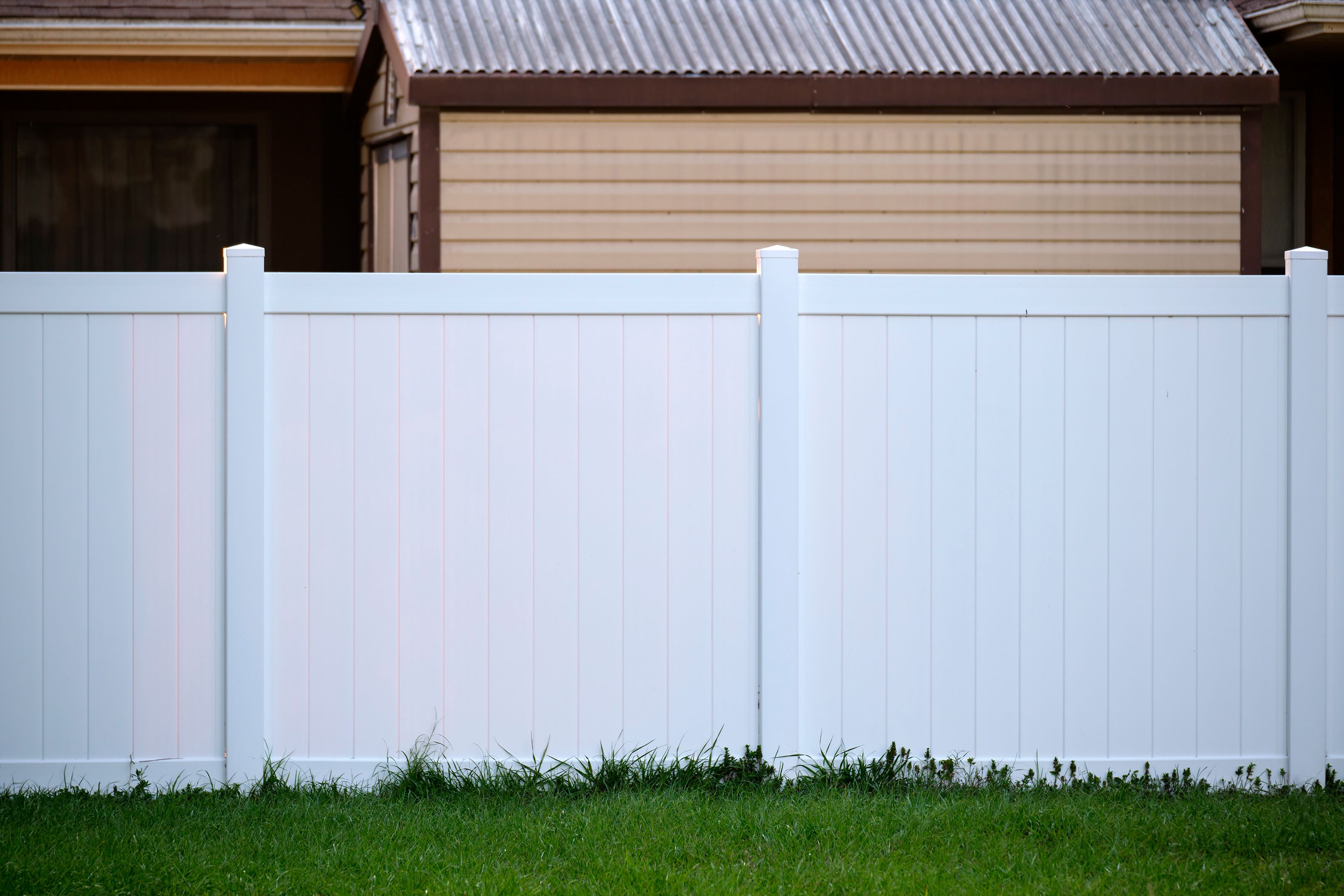 vinyl fence cleaning