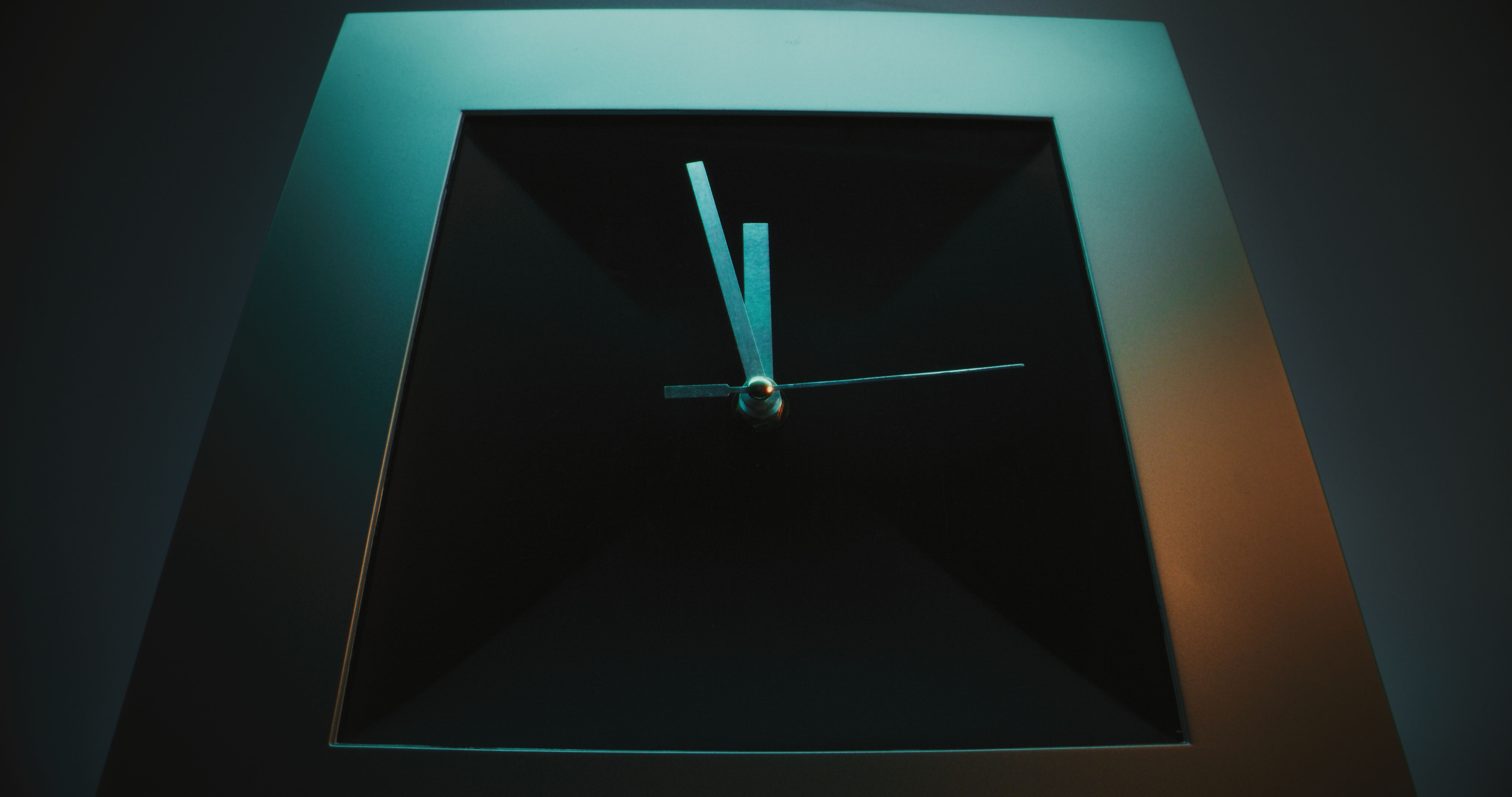 modern clock design