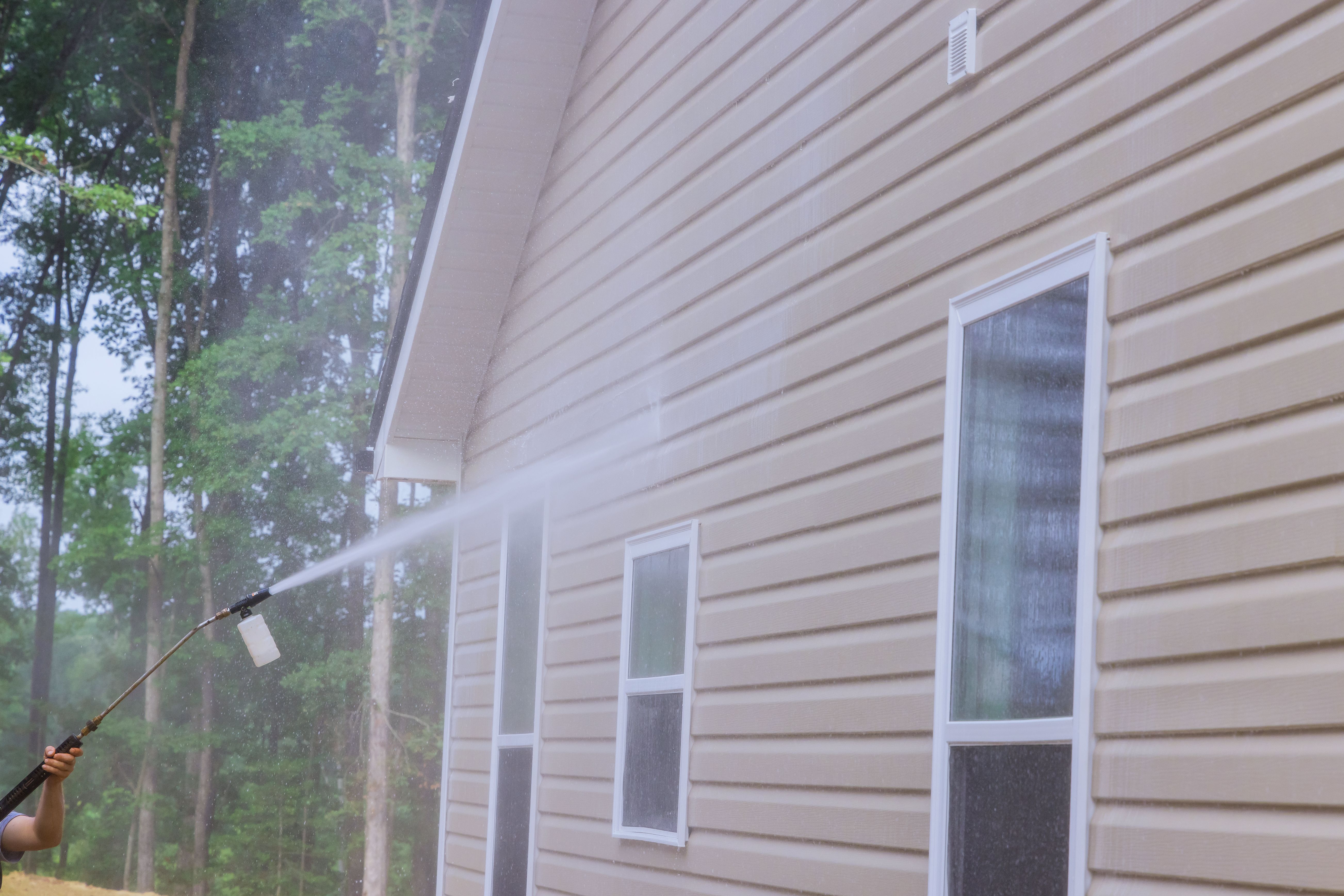 clean house exterior