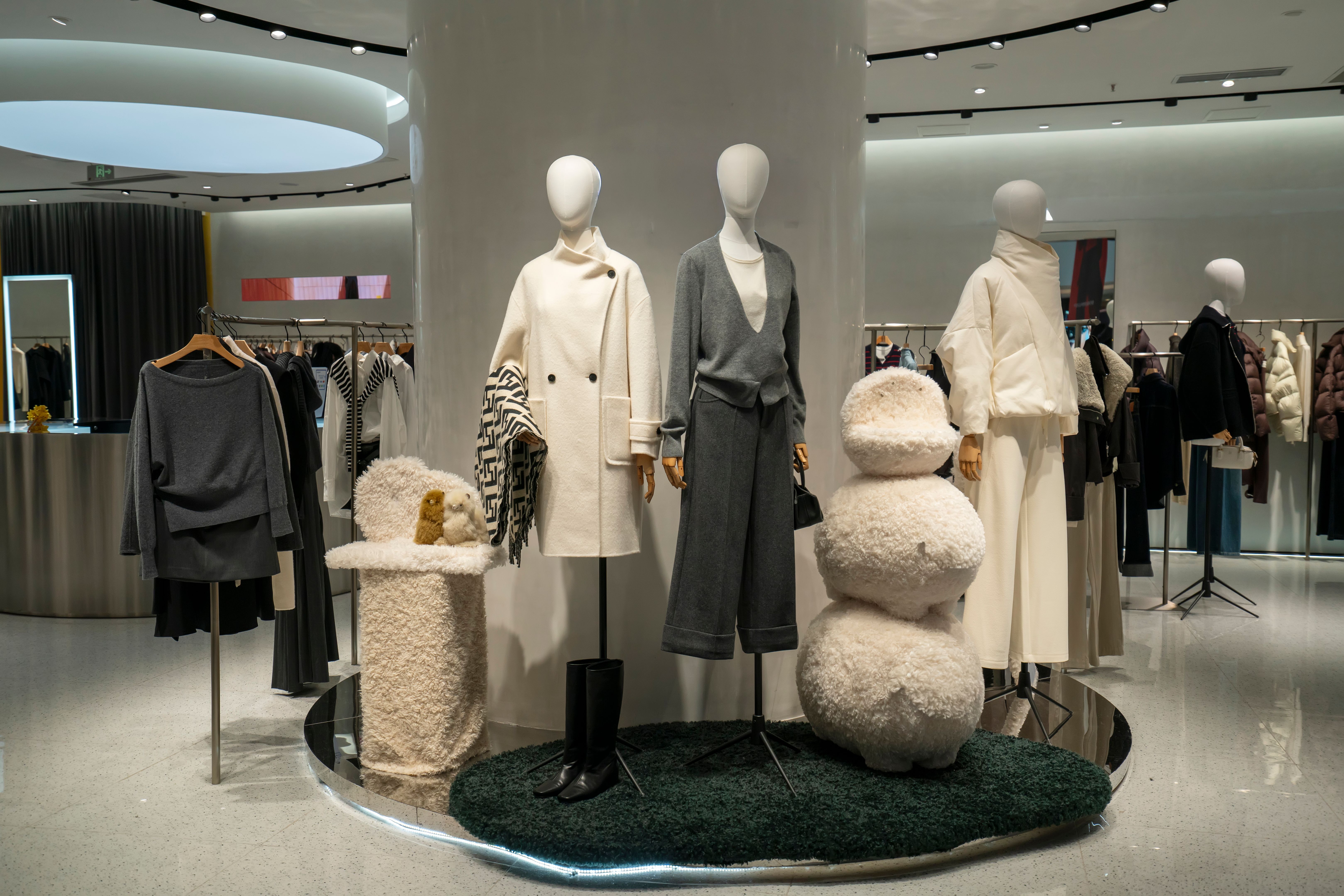 creative store display