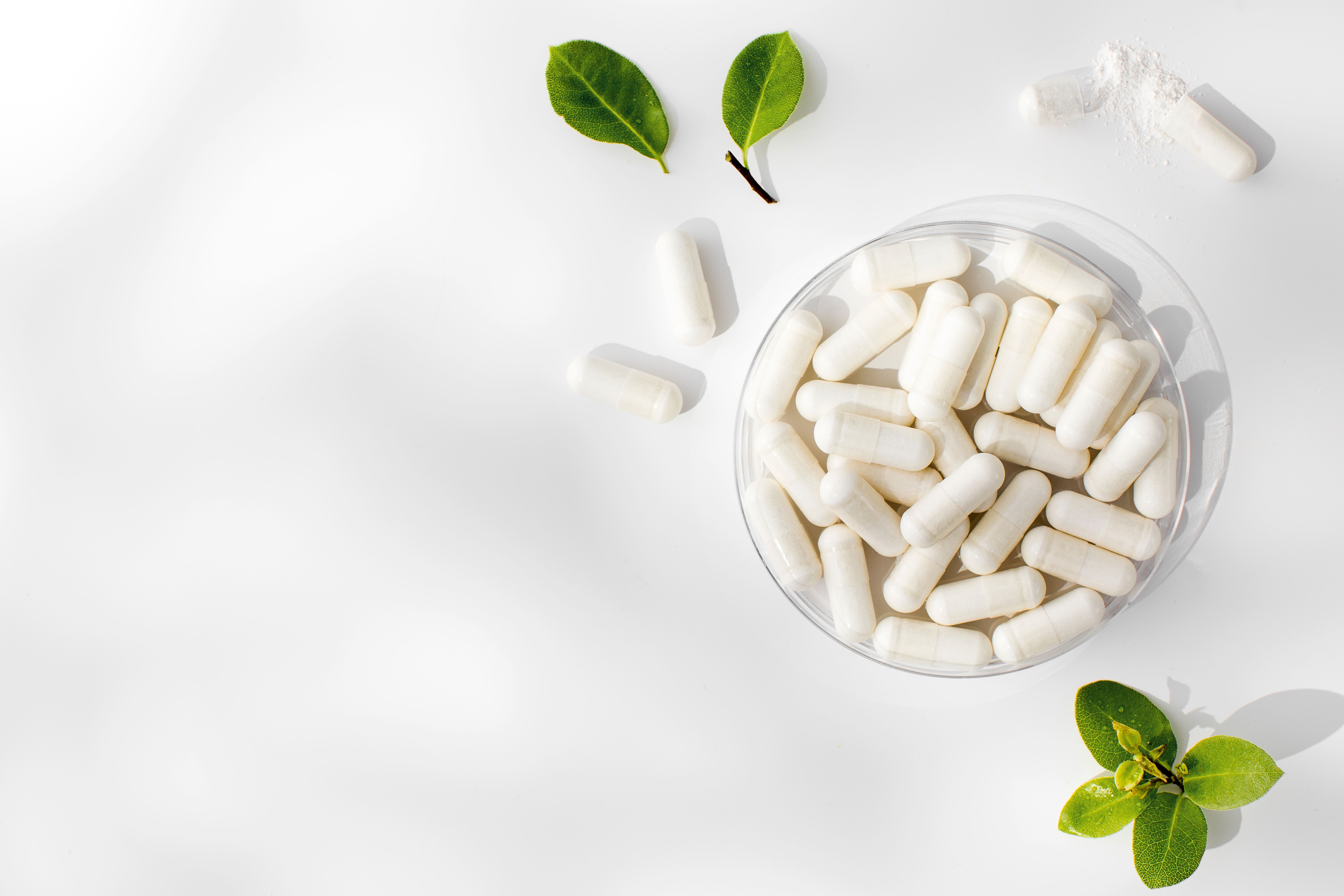 White capsules with minerals or food additives with an organic composition. Vitamins. Copy space