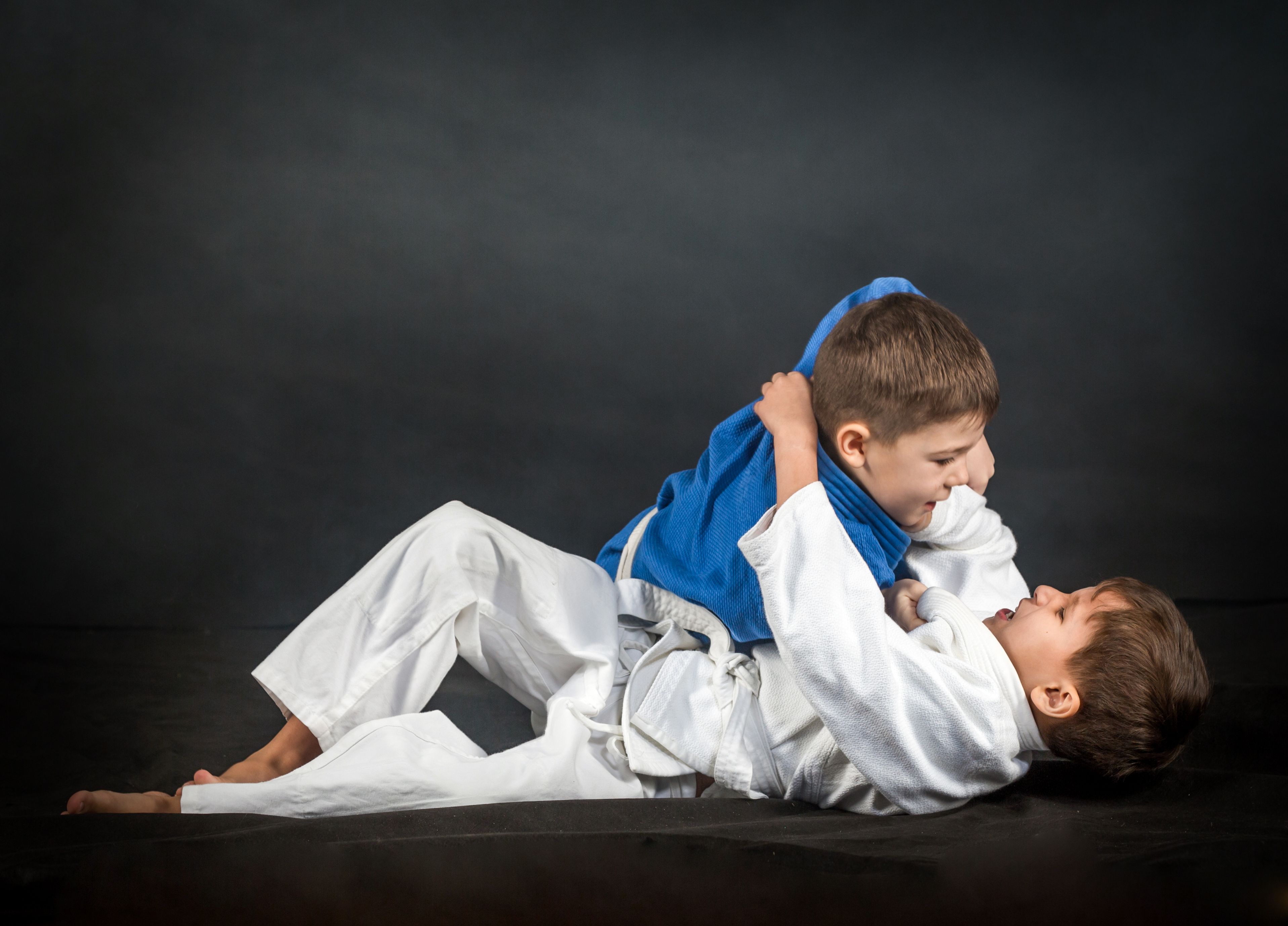 children practicing jiu jitsu