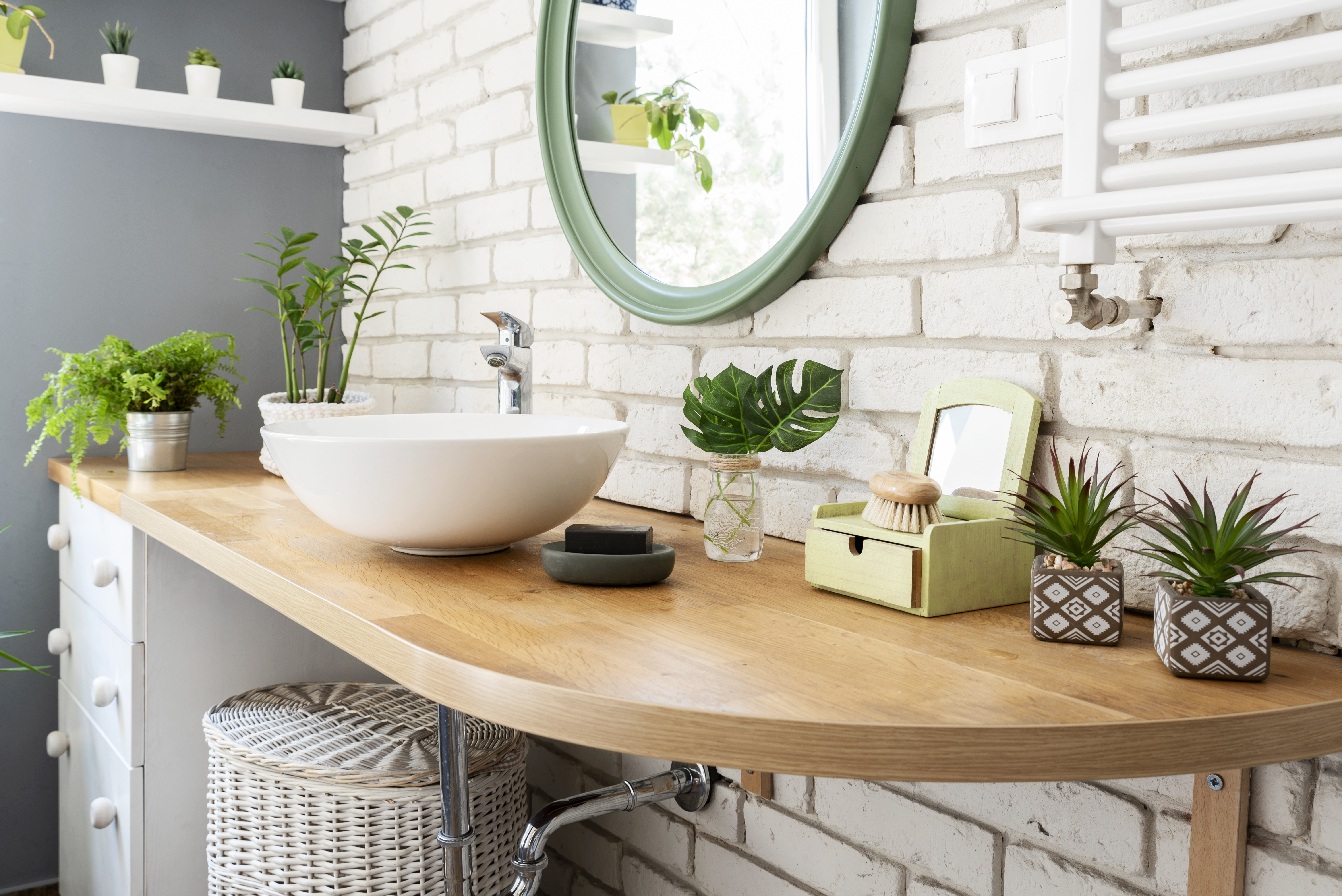 Interior moderno de baño en estilo escandinavo en el apartamento de la casa. Interior moderno de baño en estilo escandinavo en el apartamento de la casa.