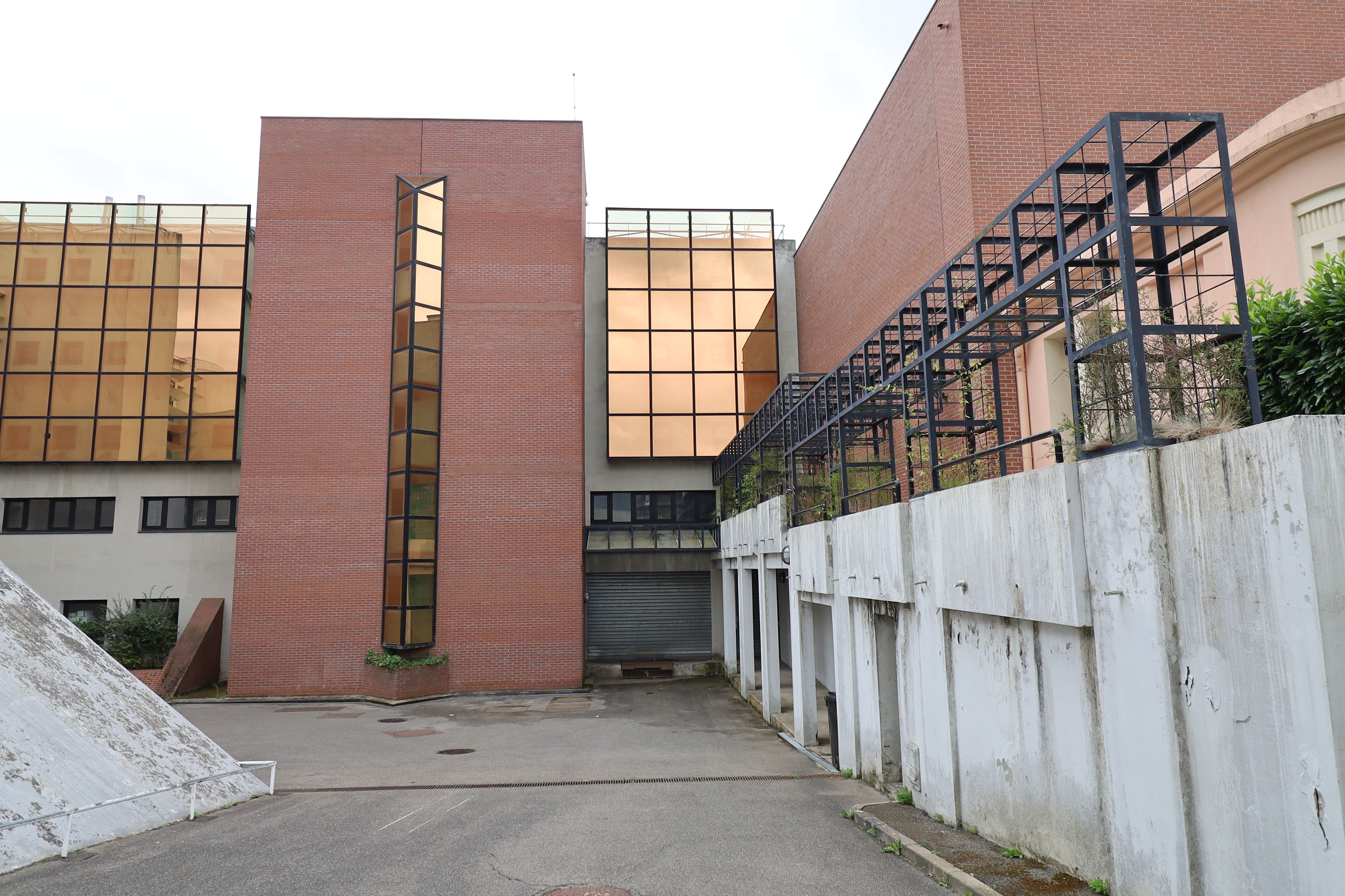 spazio commerciale porfido