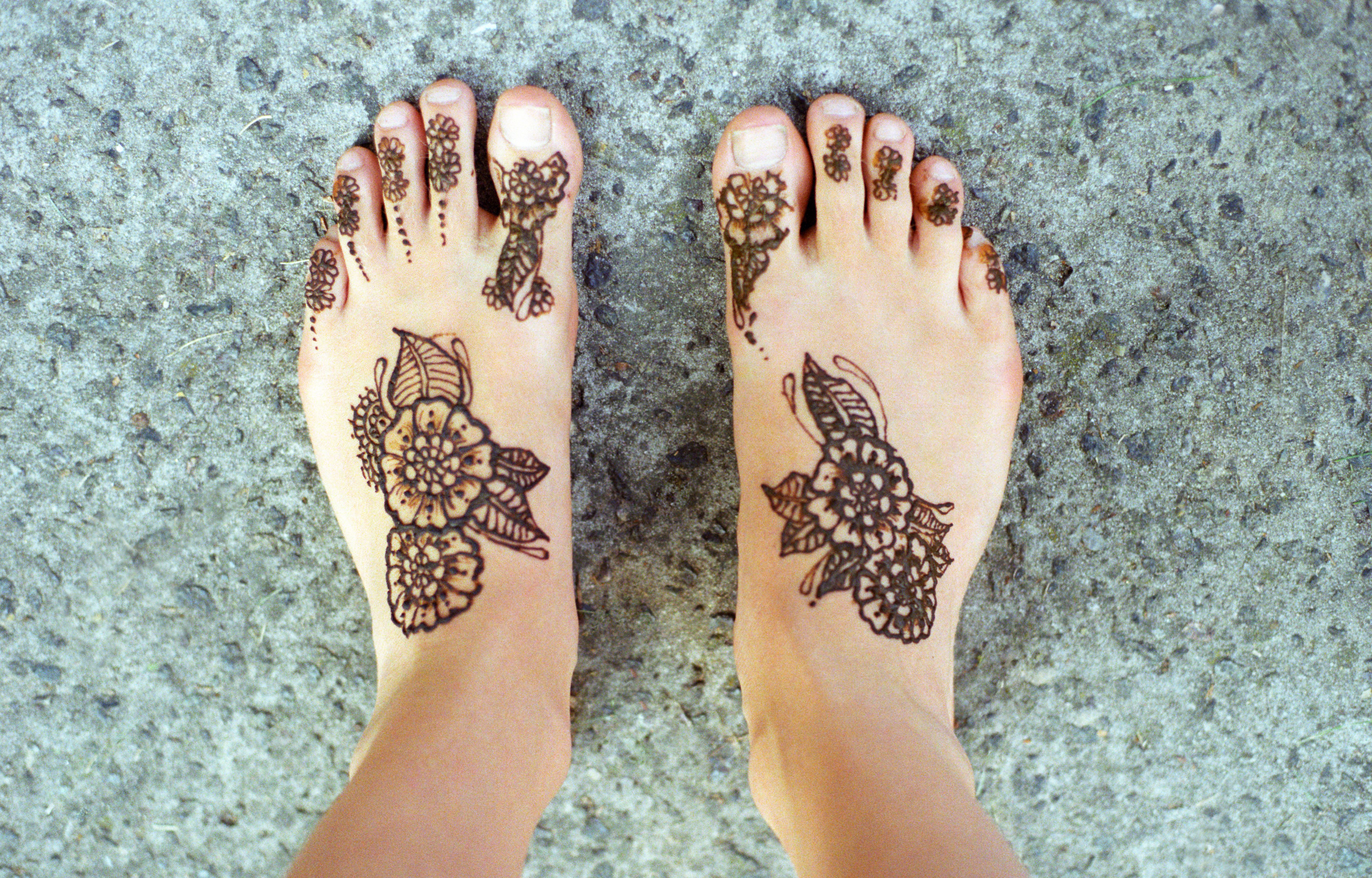 henna feet