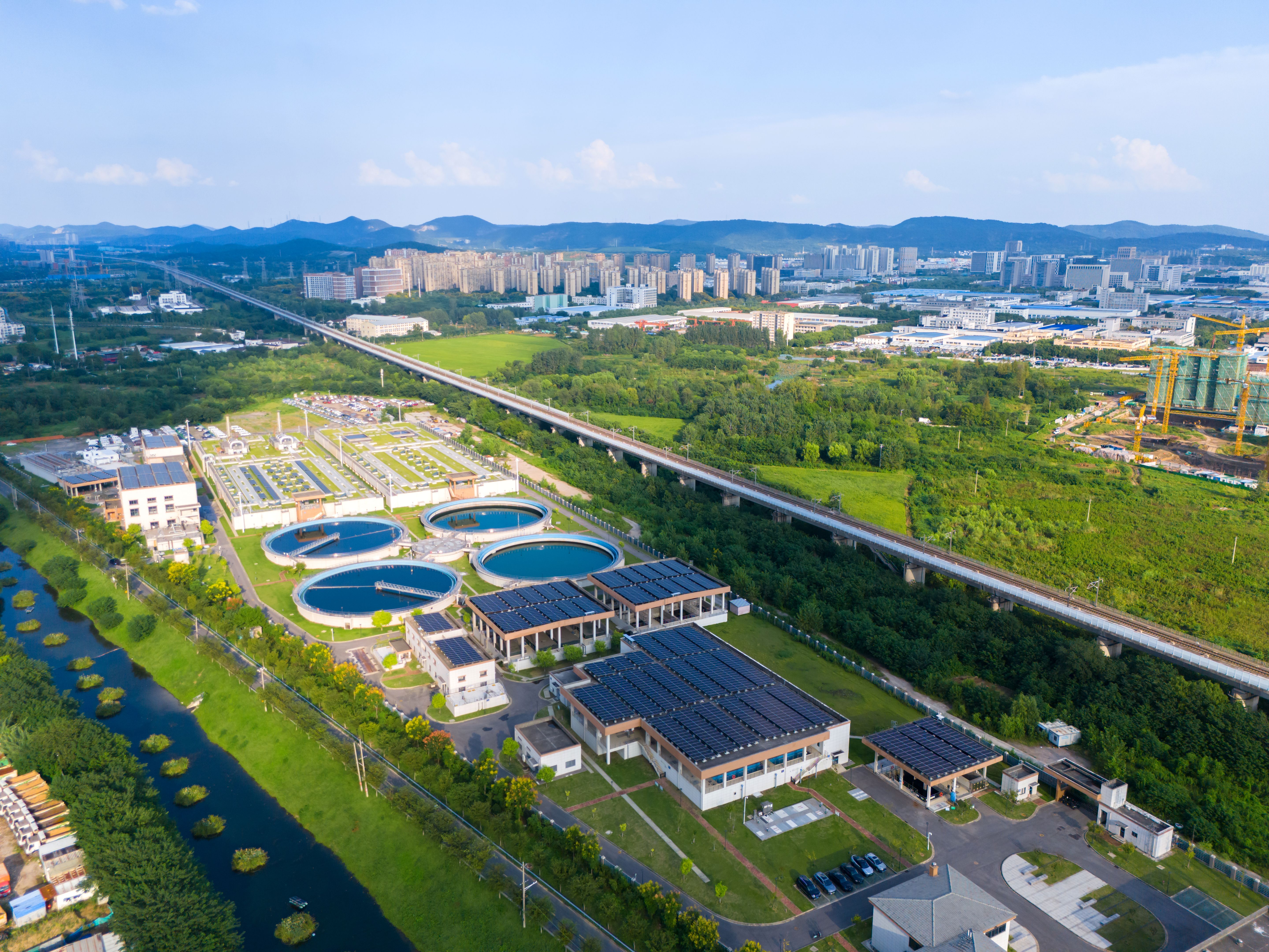 cleaning solar panels