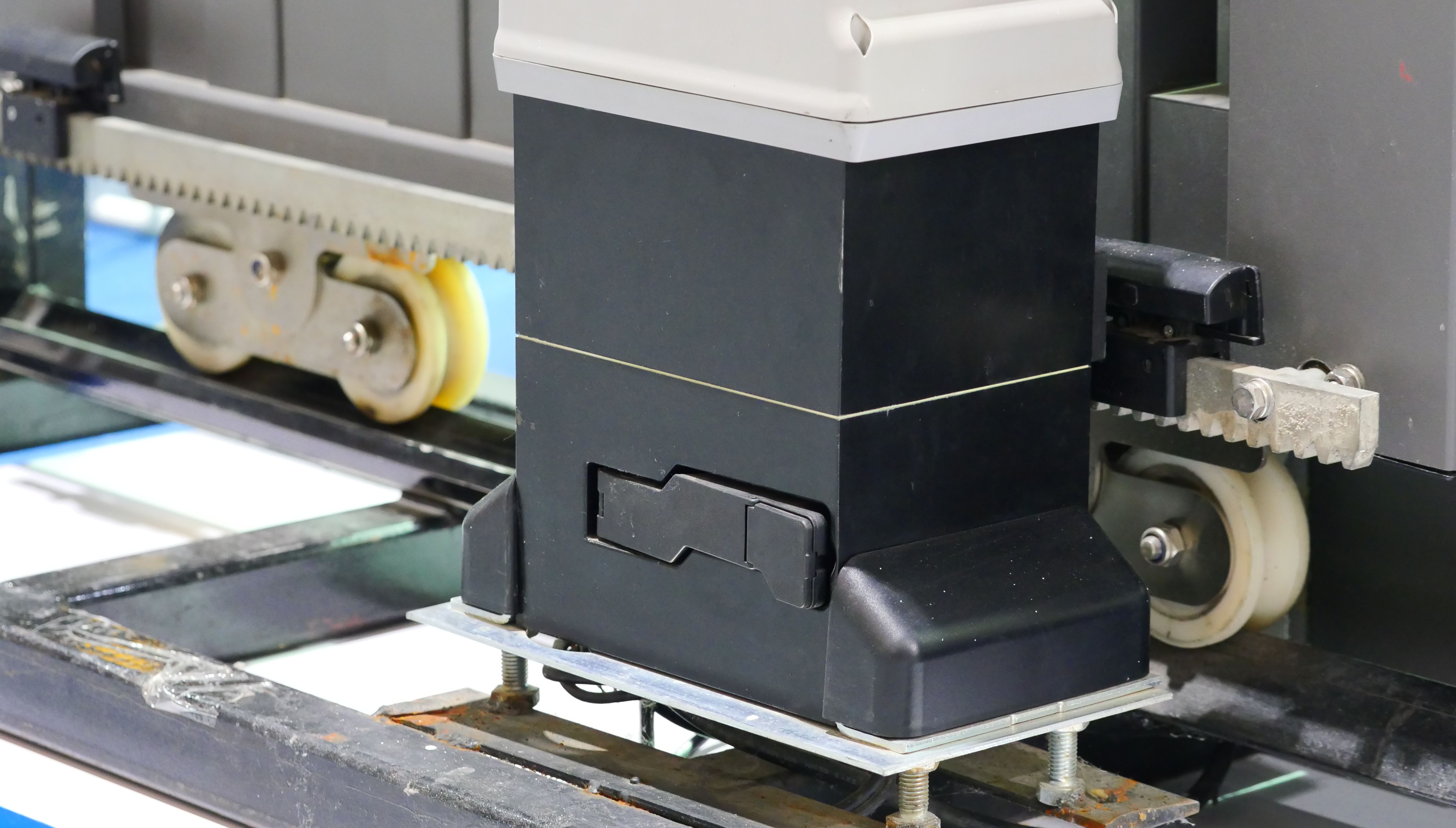 sliding door mechanism