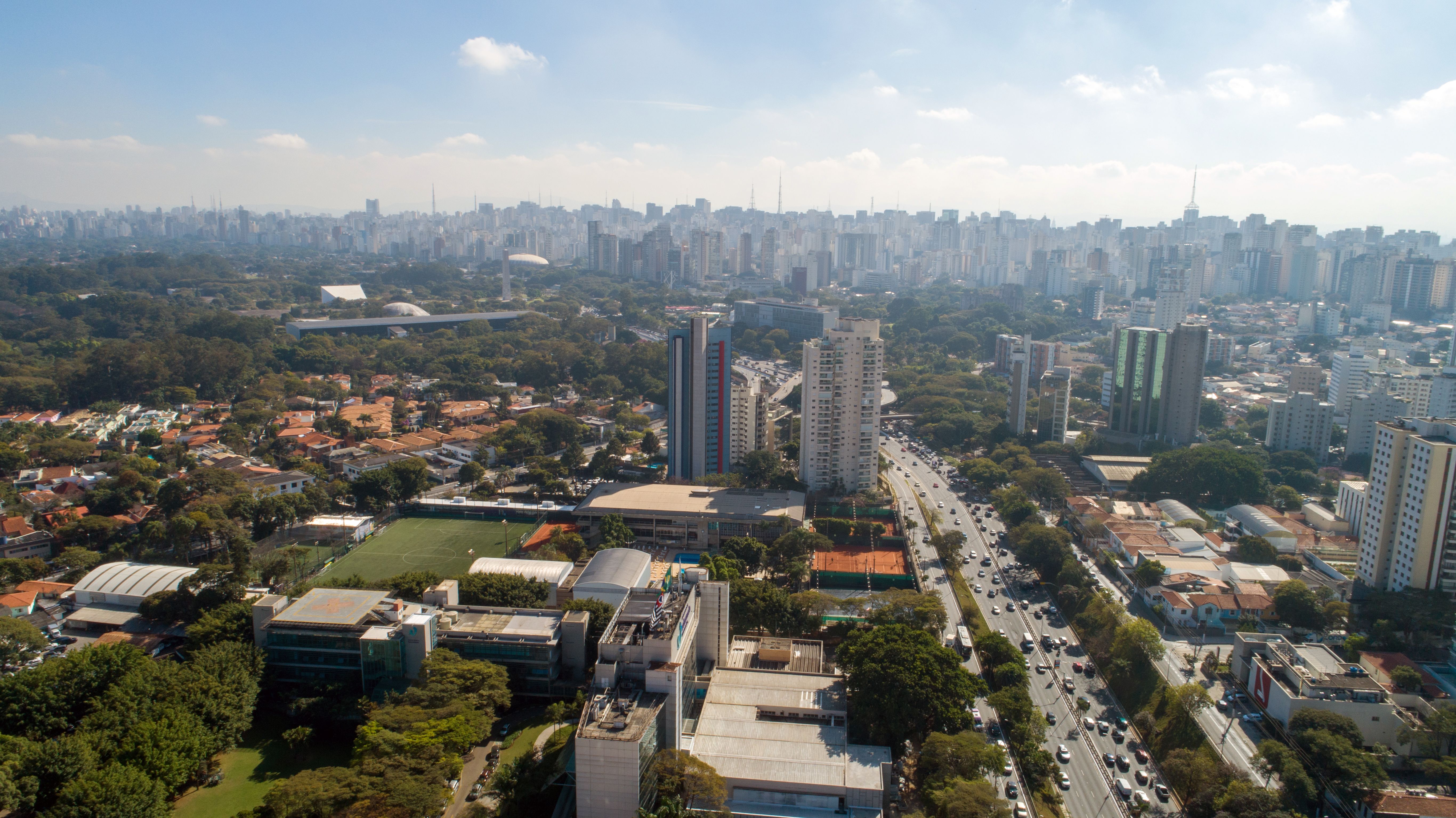 Aerial view of the city of São Paulo, Brazil.
In the neighborhood of Vila Clementino, Jabaquara, south side. Aerial drone photo. Avenida 23 de Maio in the background