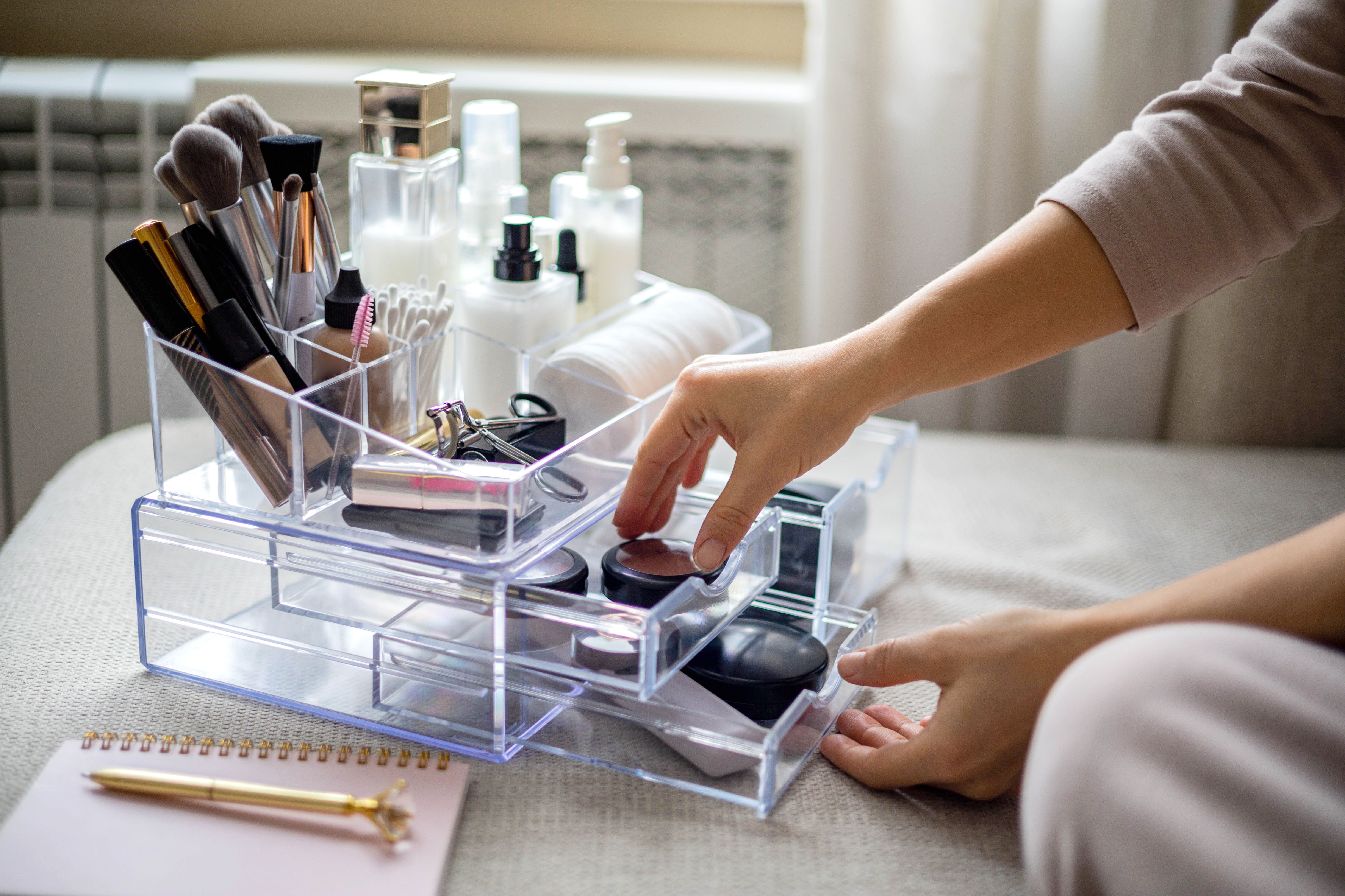 makeup organizer
