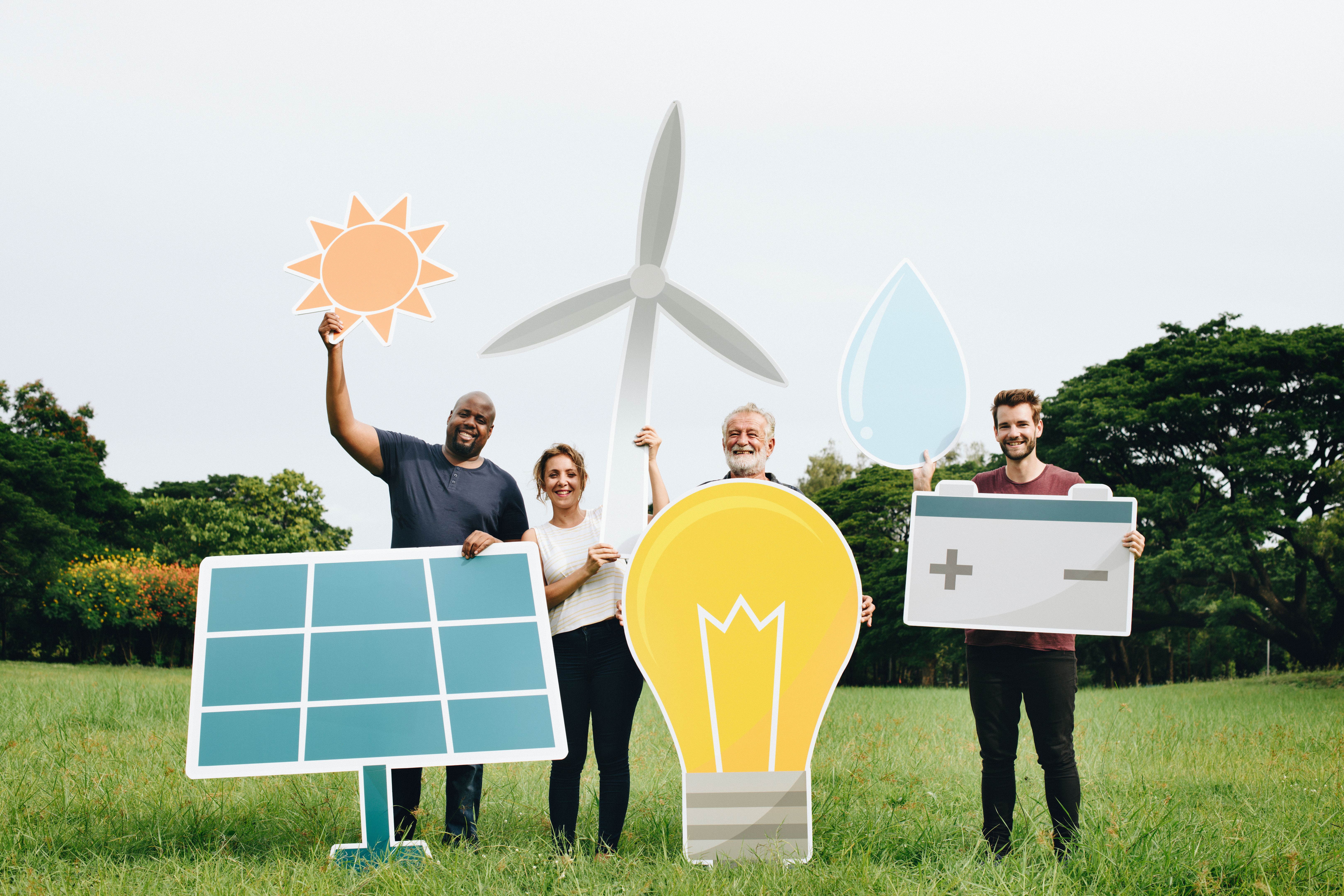 Persone che detengono icone di risparmio energetico