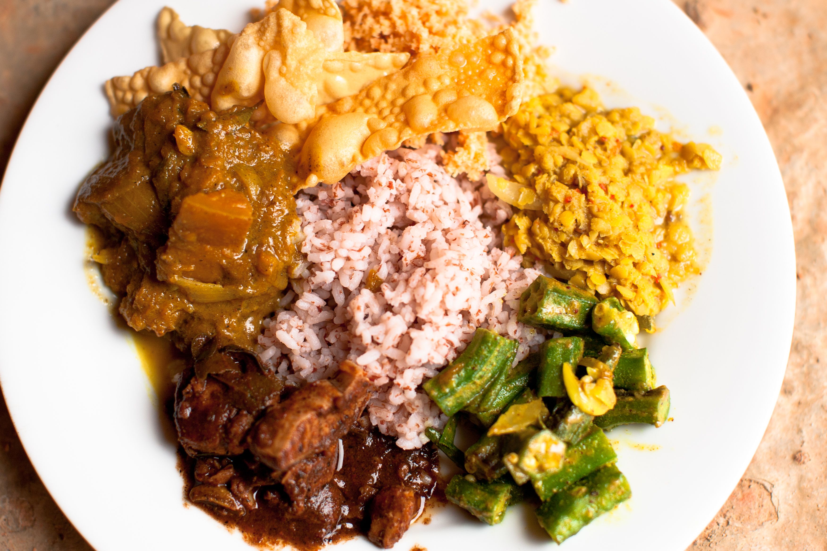 Sri Lanka delight: 4 curries, rice and papadums.