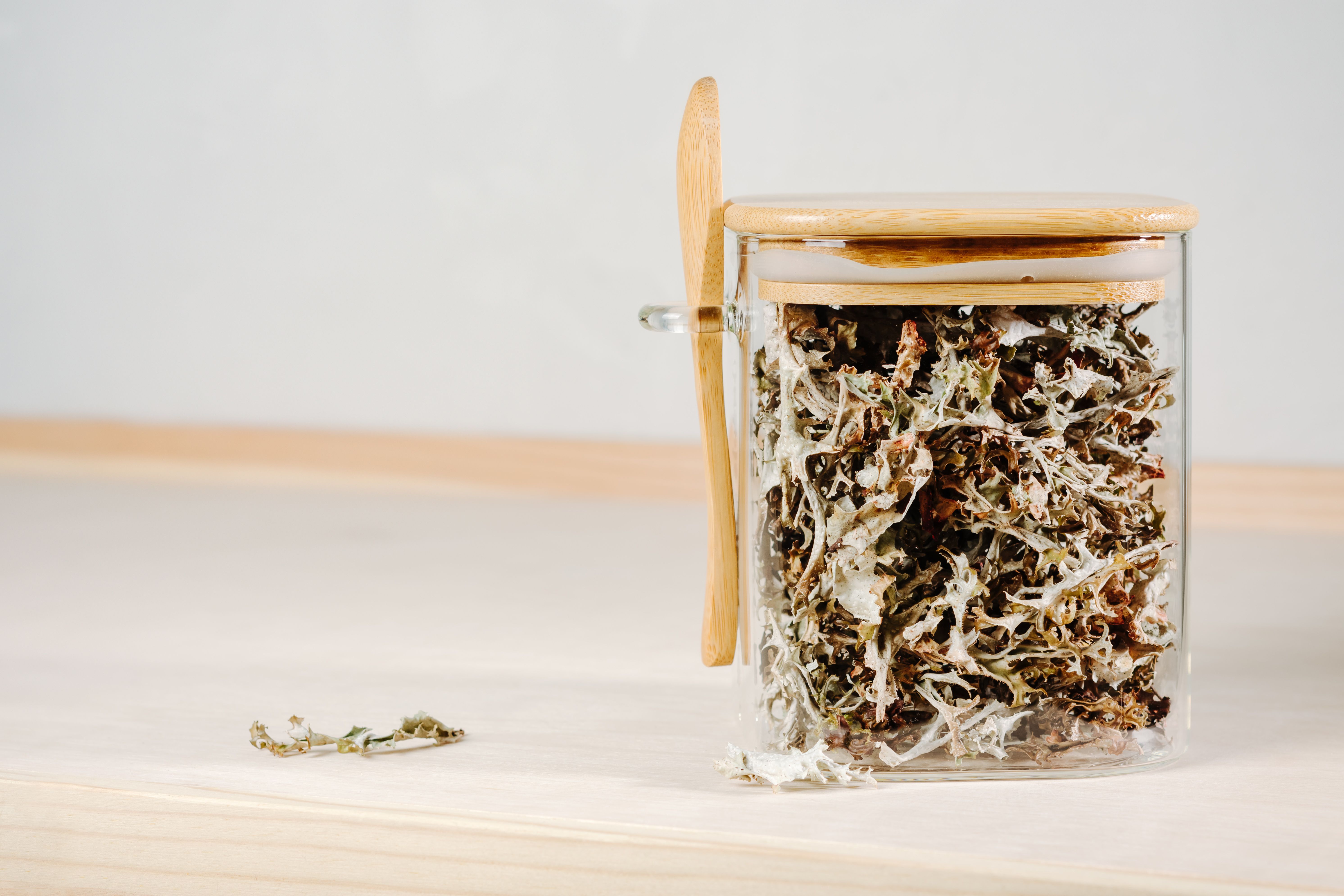 zero-waste tea packaging. Eco friendly borosilicate glass jar packaging with bamboo spoon and lid zero-waste tea packaging. Eco friendly borosilicate glass jar packaging with bamboo spoon and lid