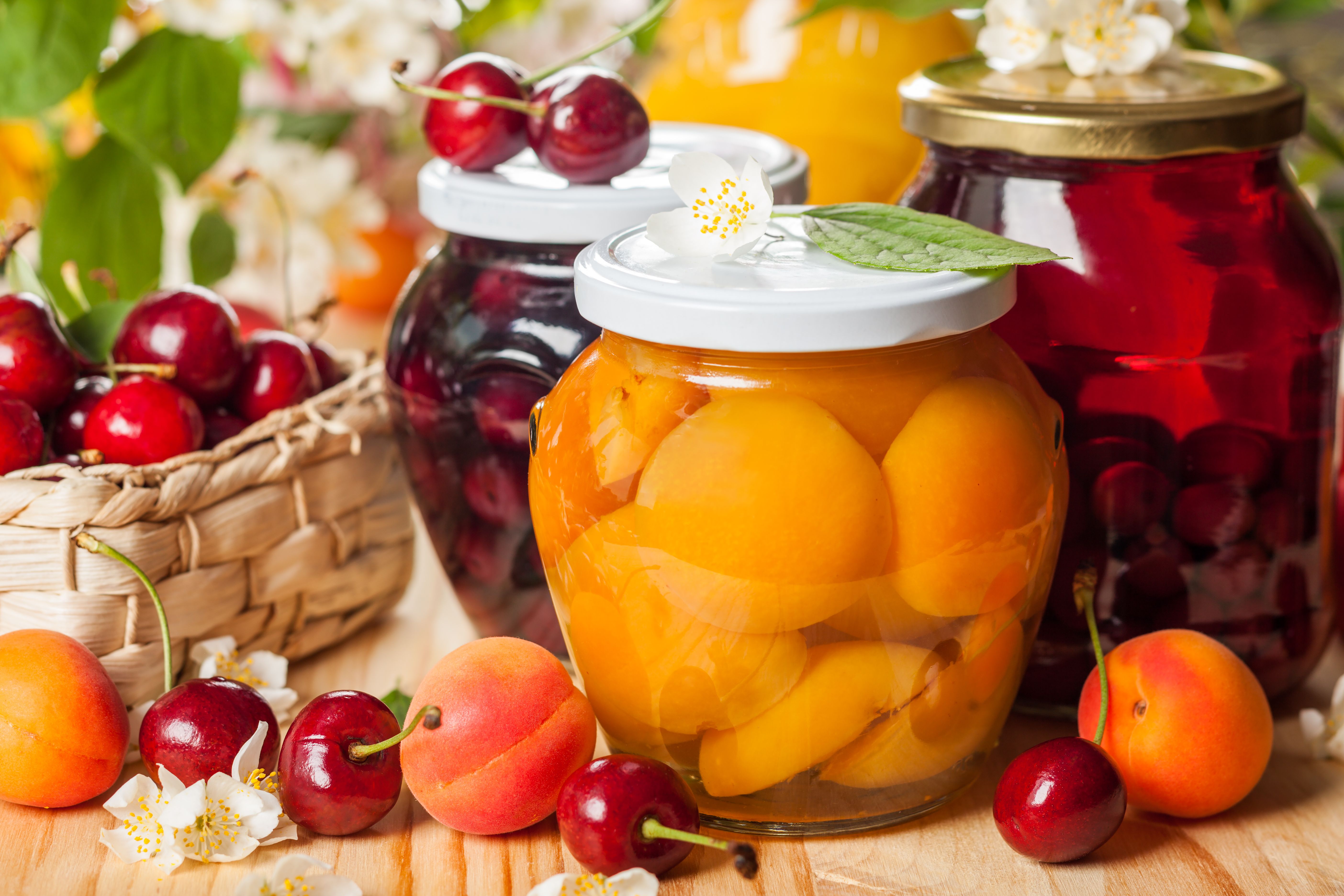 Preserved  fruit and berries