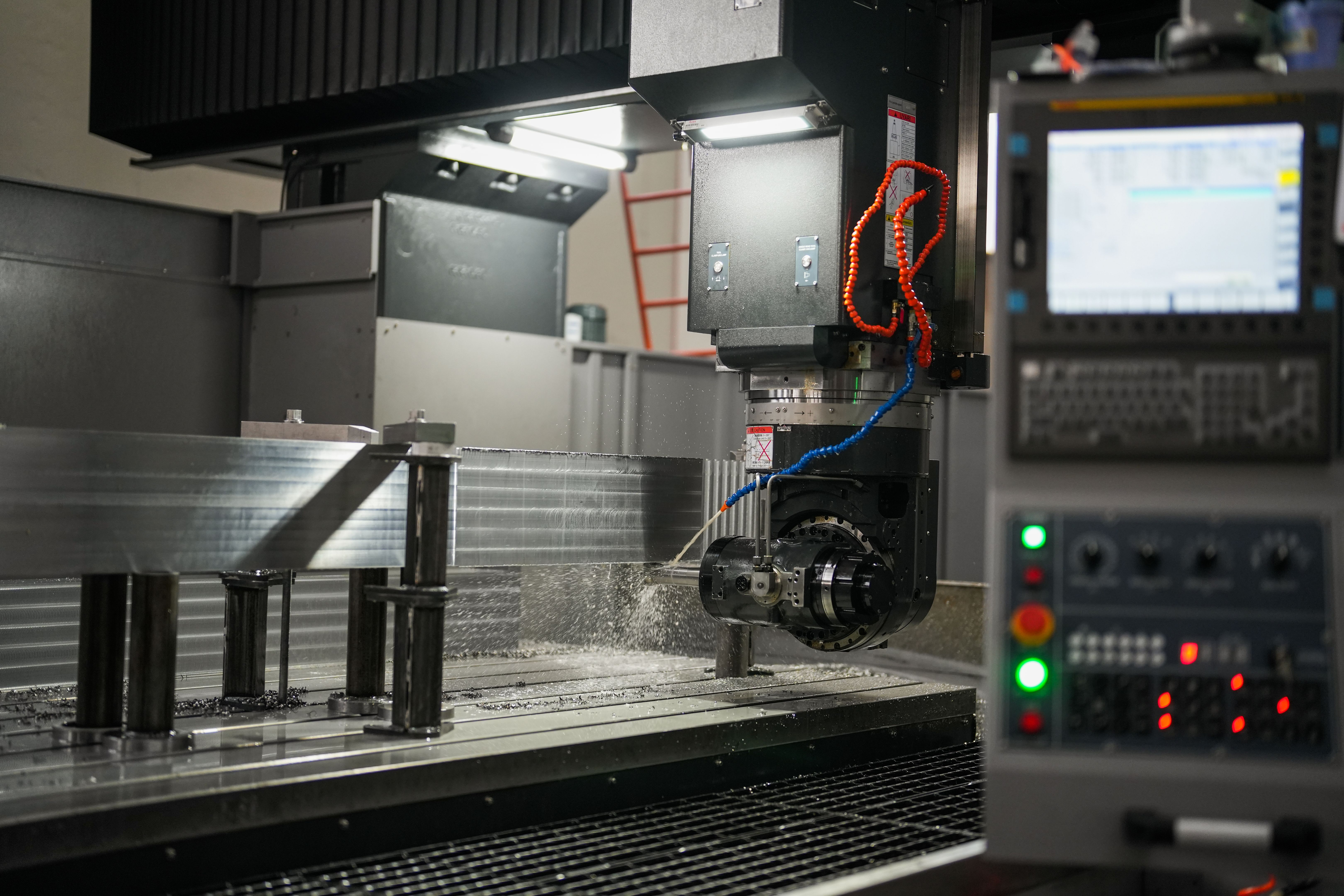 large 5 axis cnc milling machine machining parts in industry