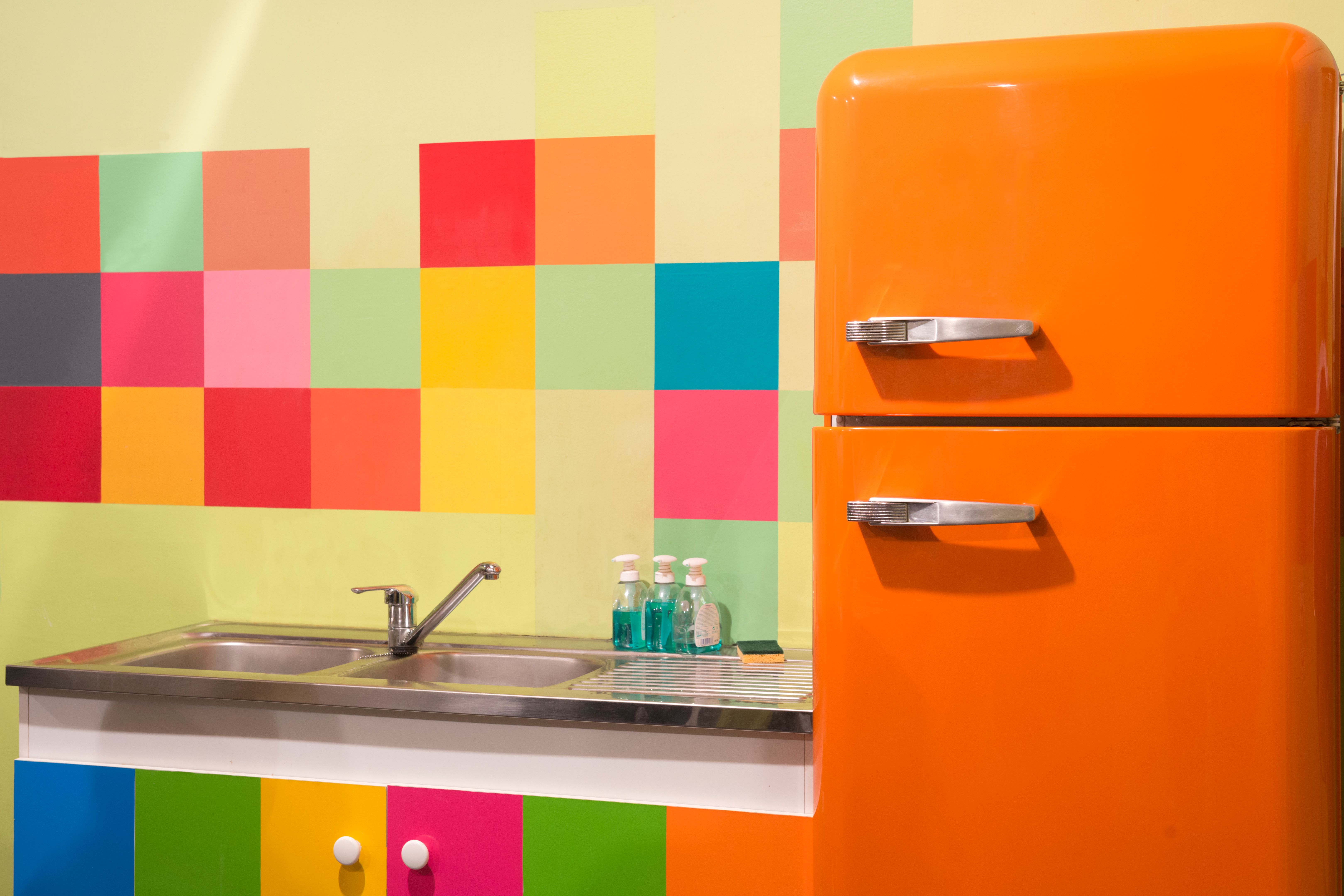 bold kitchen colors