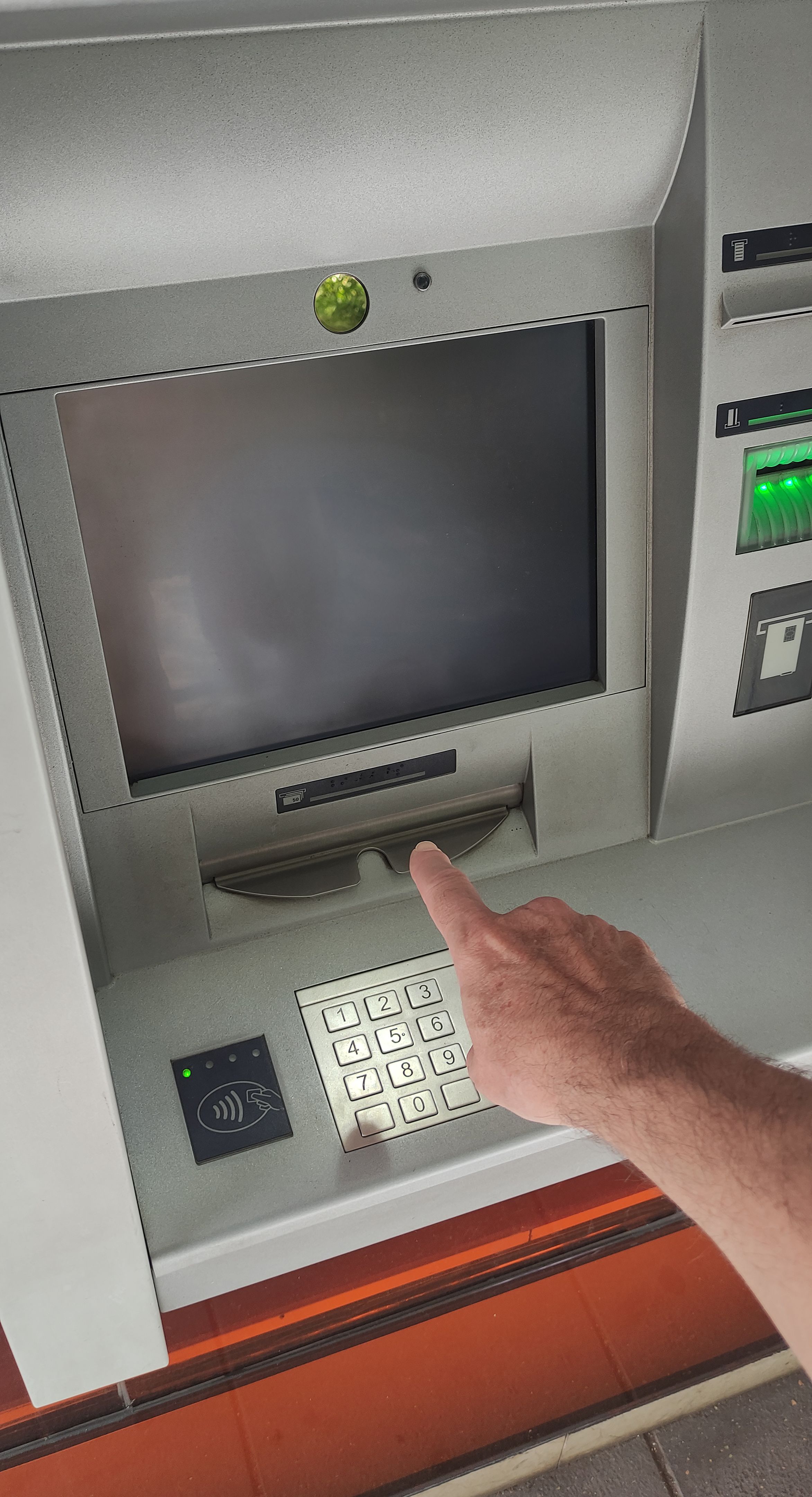 removing window screen