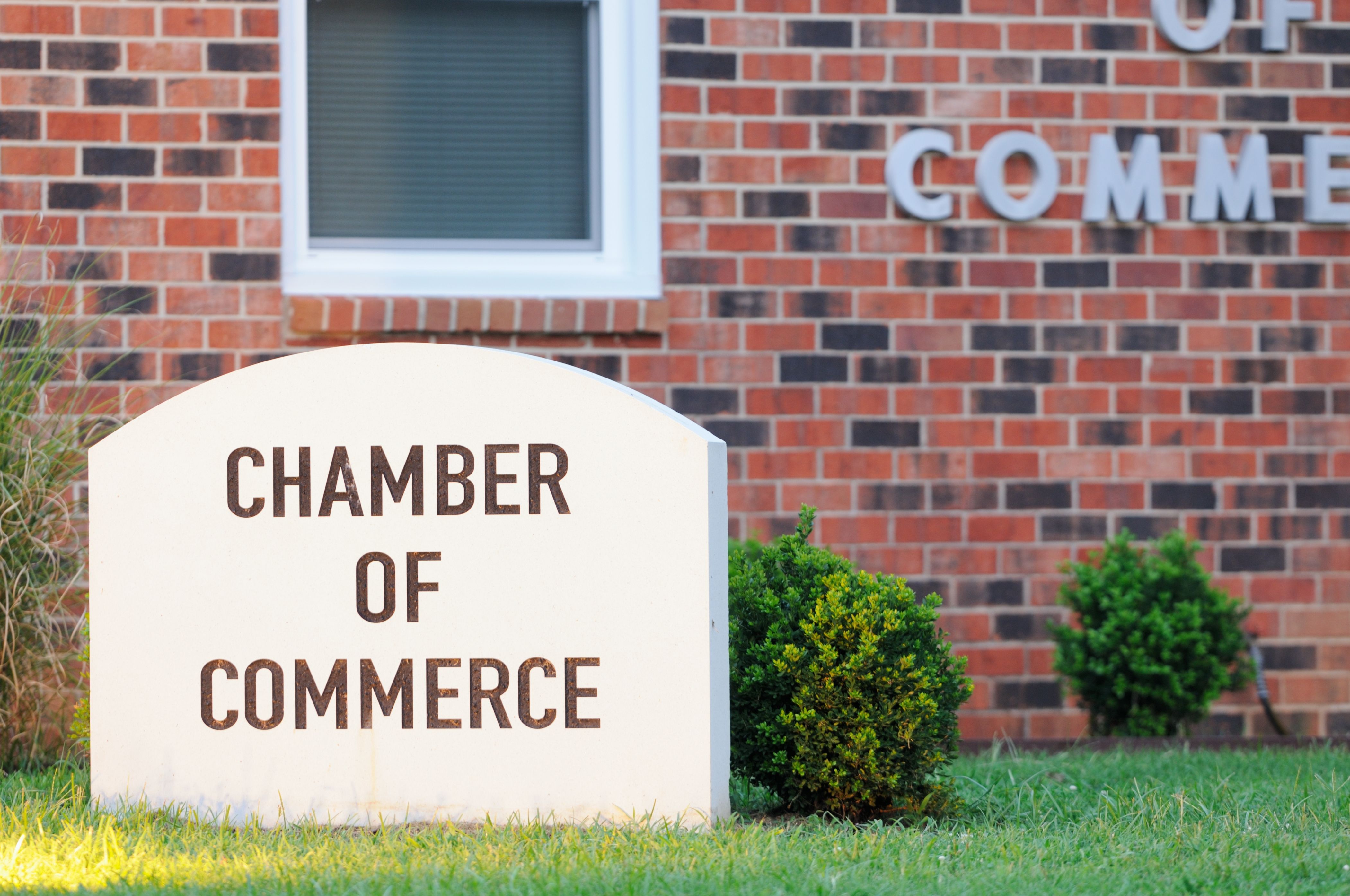 A chamber of commerce grave style sign