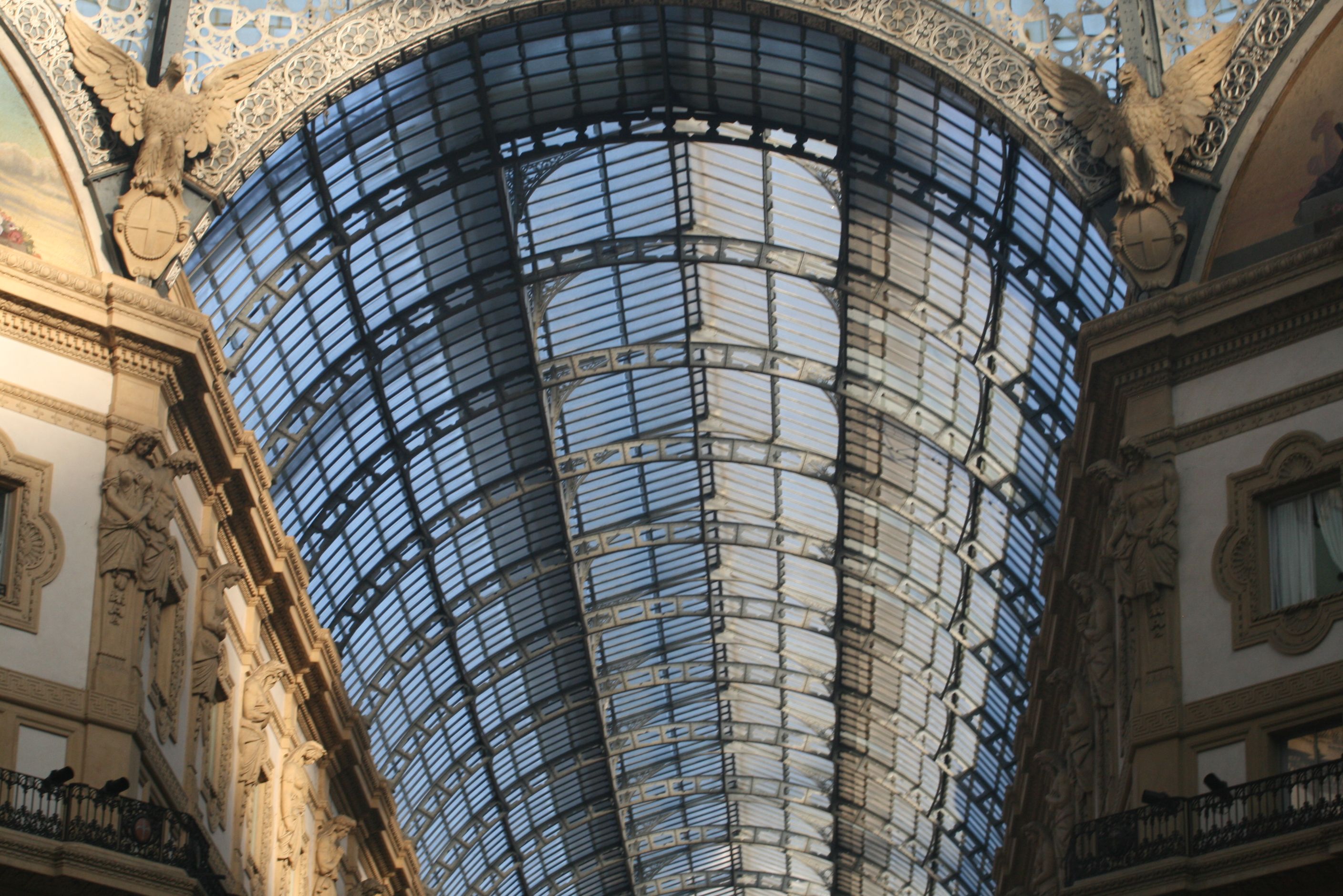 Milan vs Paris: A Comparative Guide for Real Estate Investors